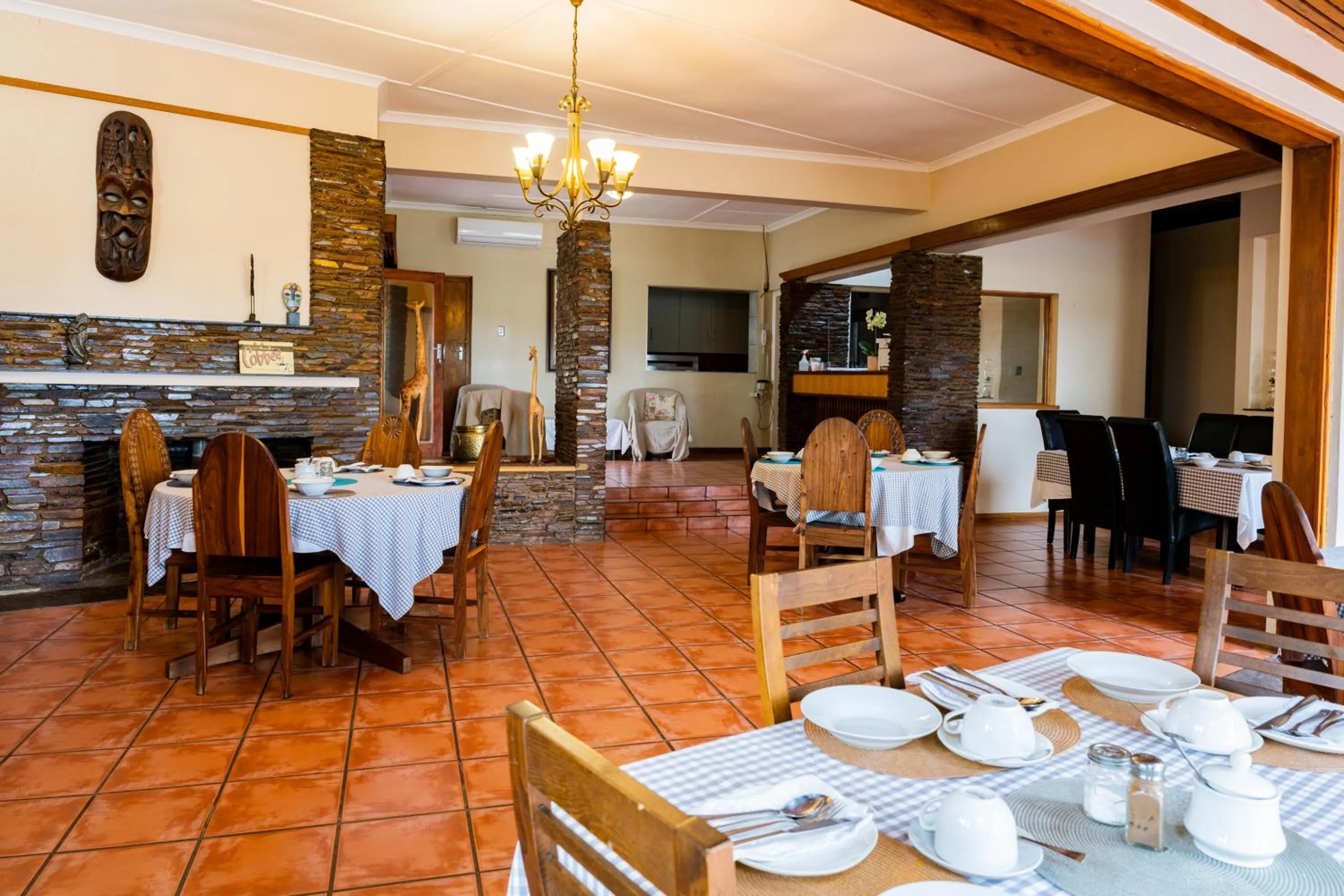 Breakfast in Riverbank Lodge