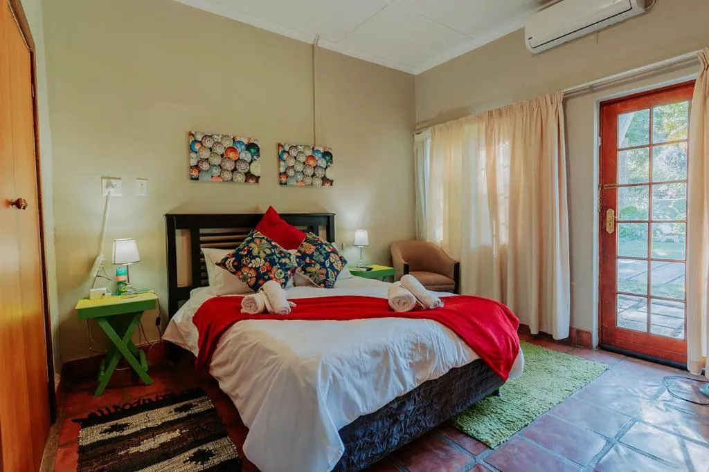 Photo of the whole room, Bed in Riverbank Lodge