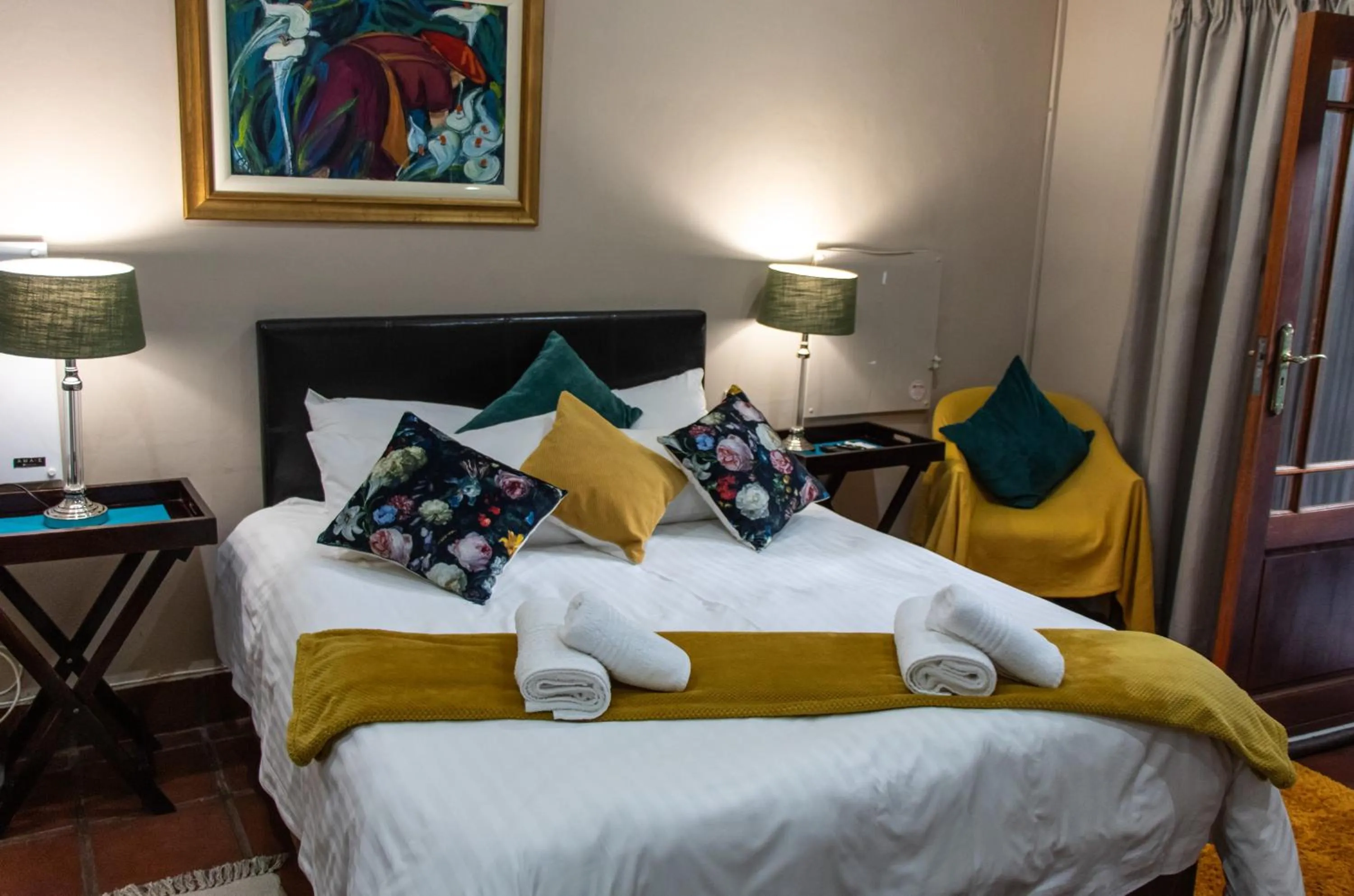 Bedroom, Bed in Riverbank Lodge