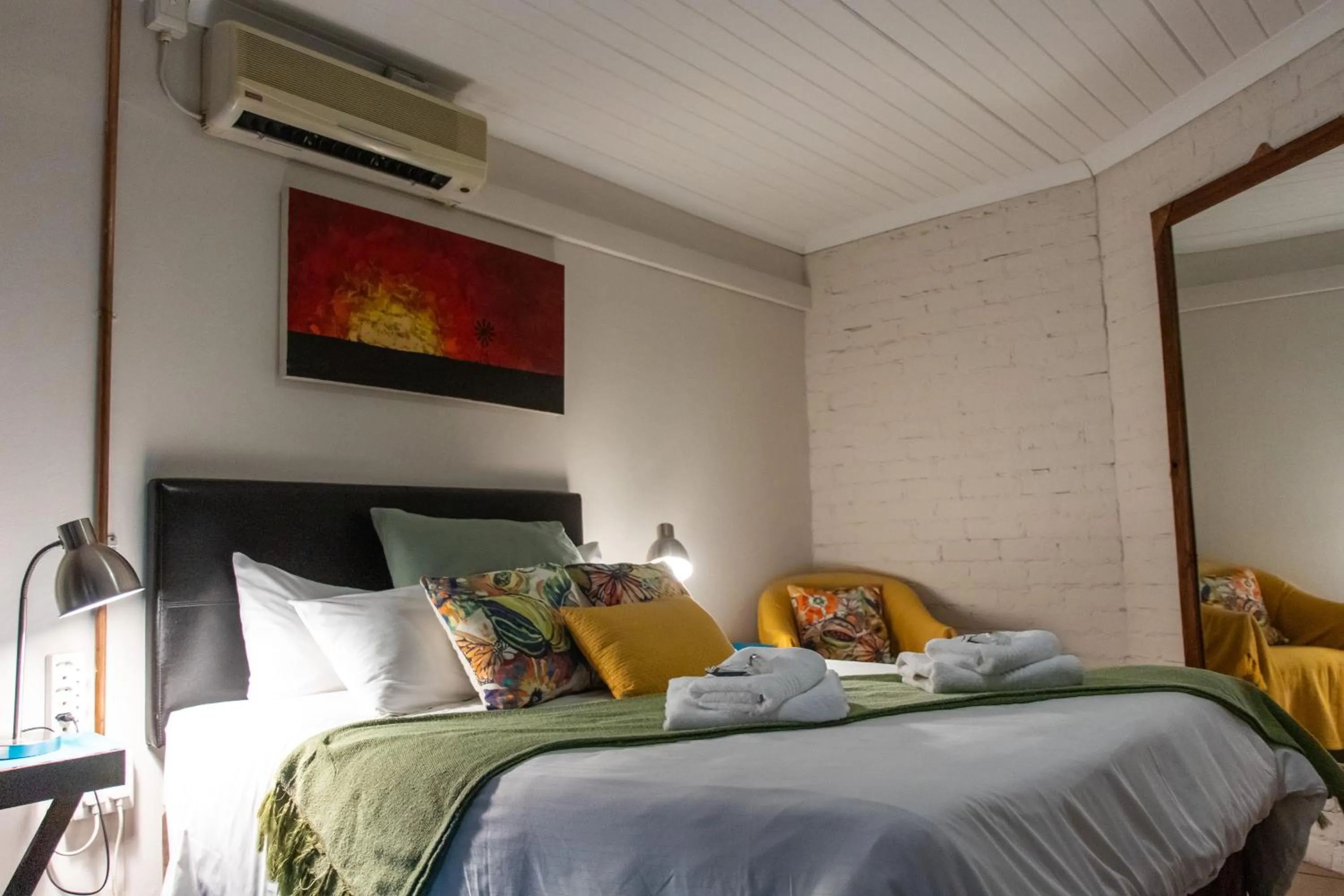 Photo of the whole room, Bed in Riverbank Lodge