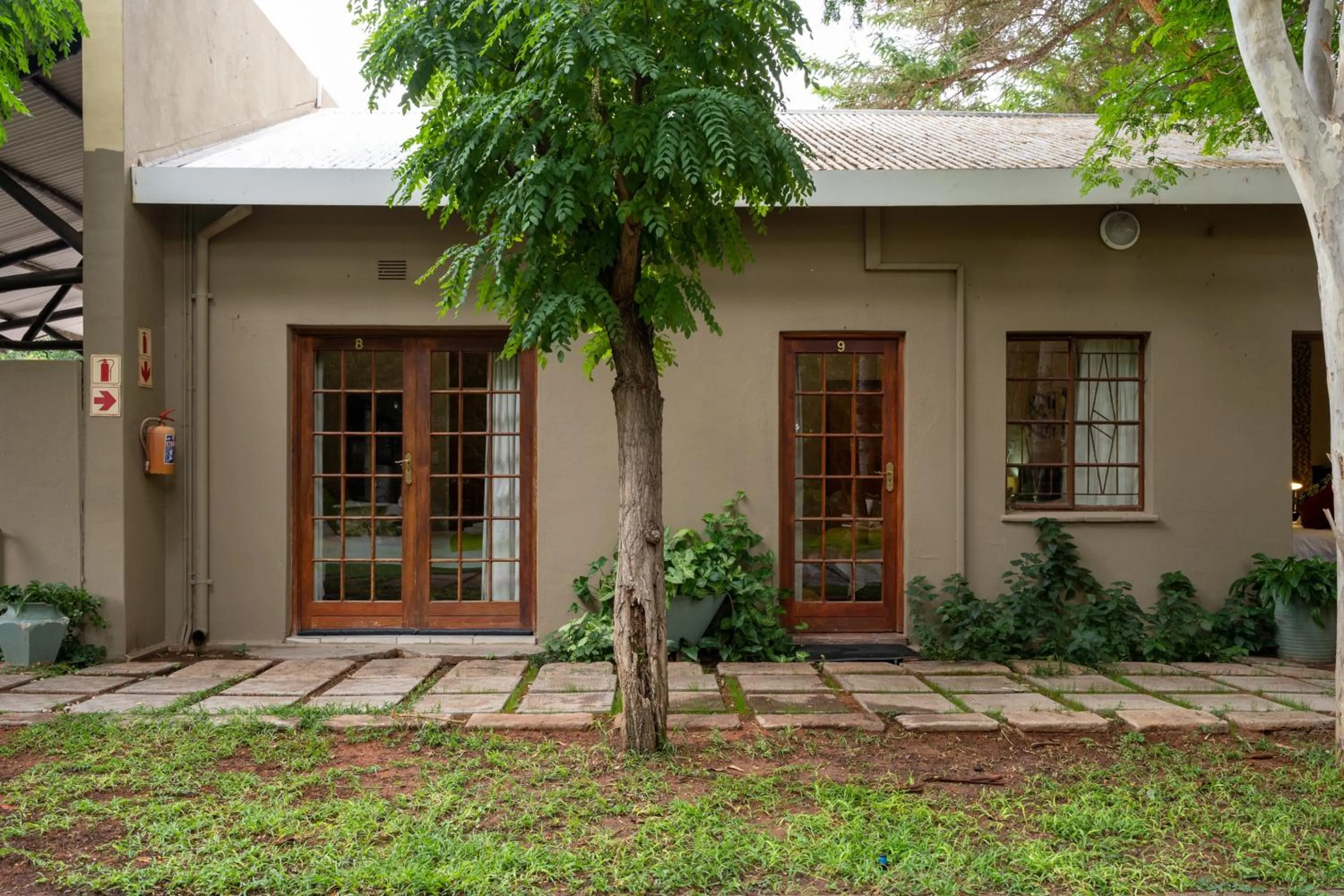 Facade/entrance in Riverbank Lodge