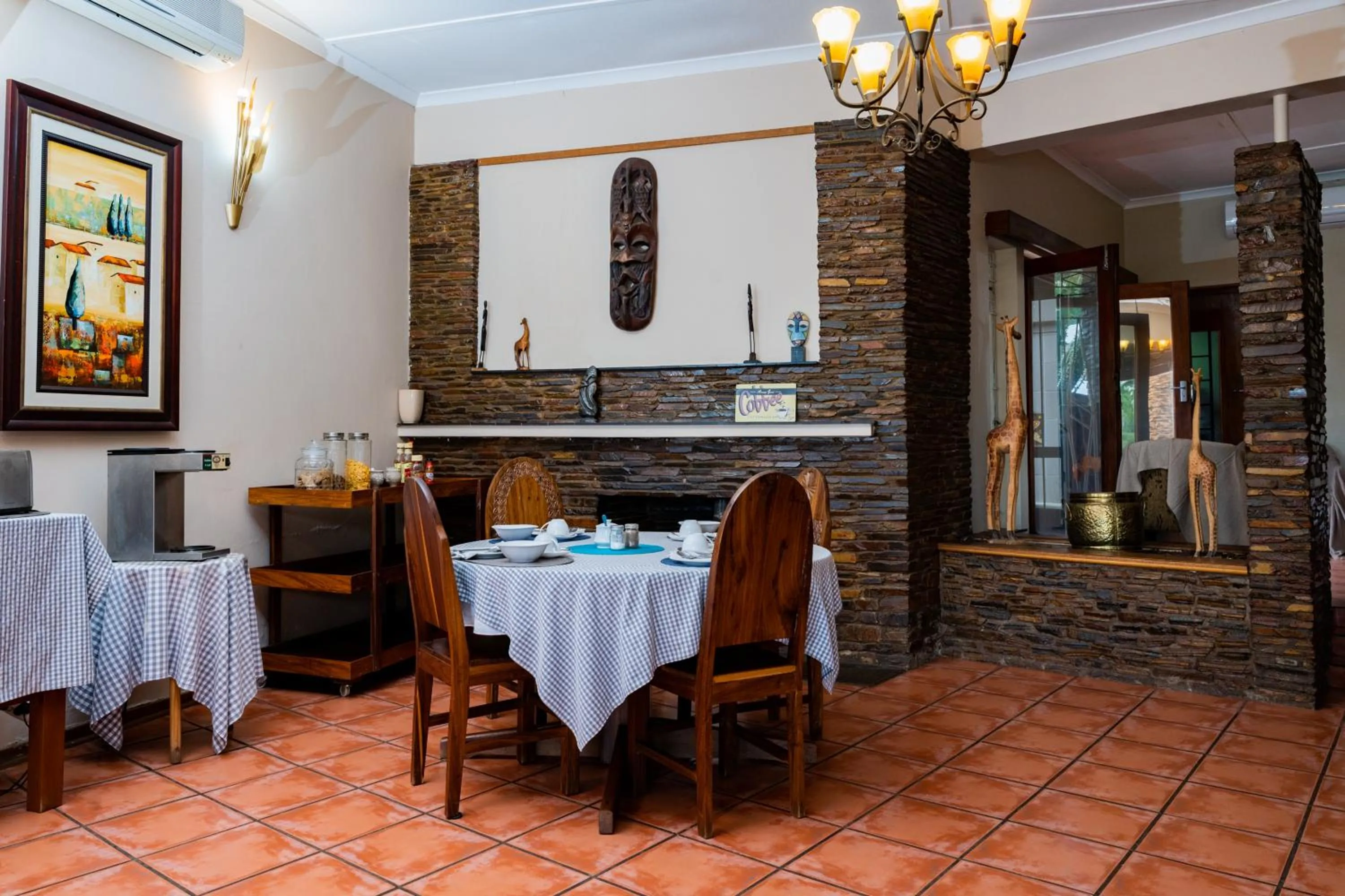 Breakfast in Riverbank Lodge