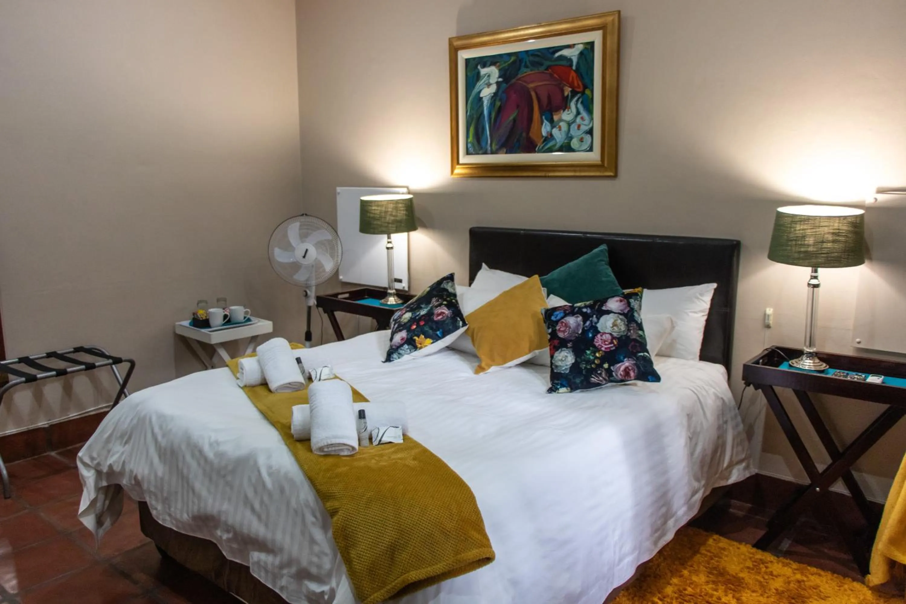 Photo of the whole room, Bed in Riverbank Lodge