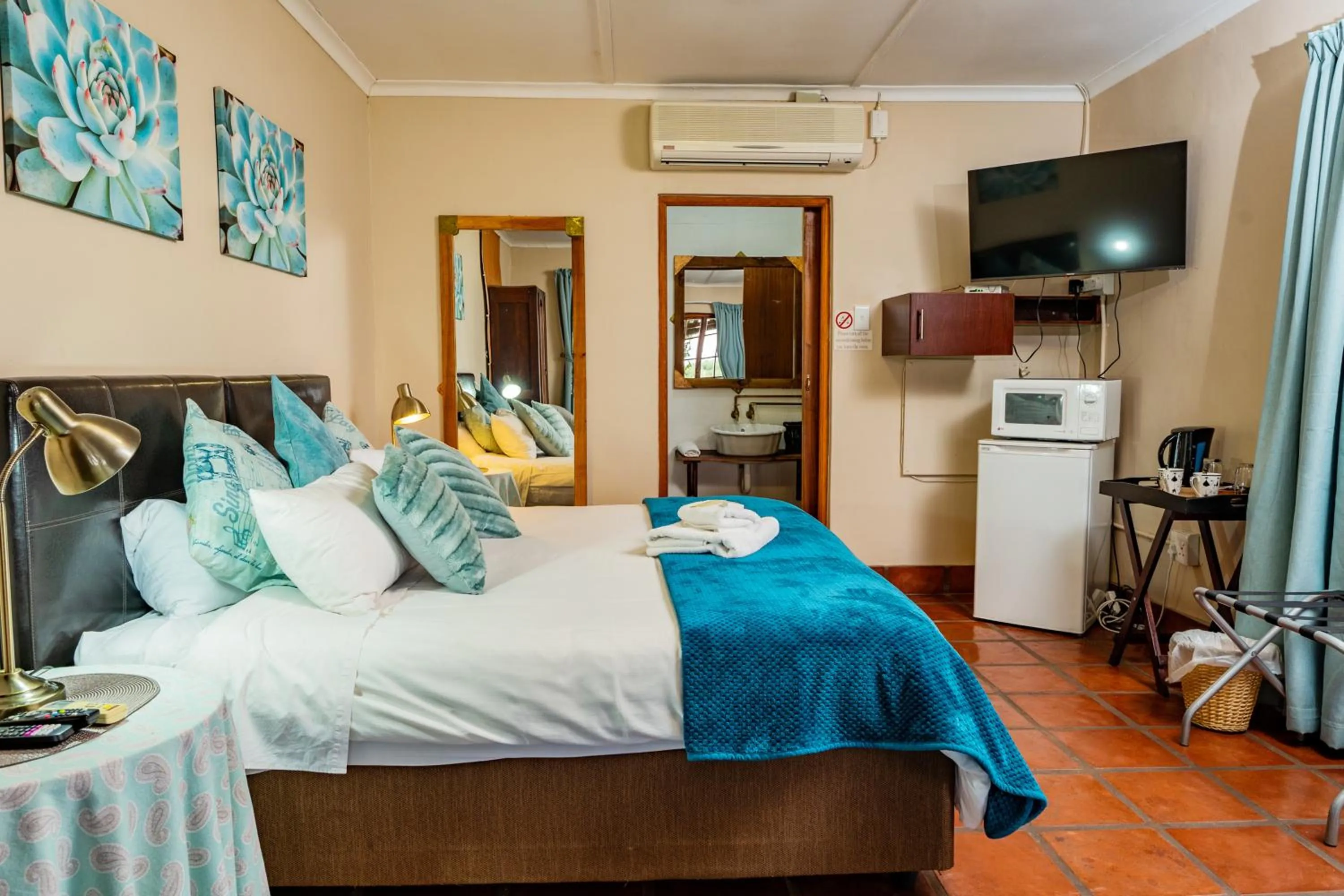 Bed in Riverbank Lodge