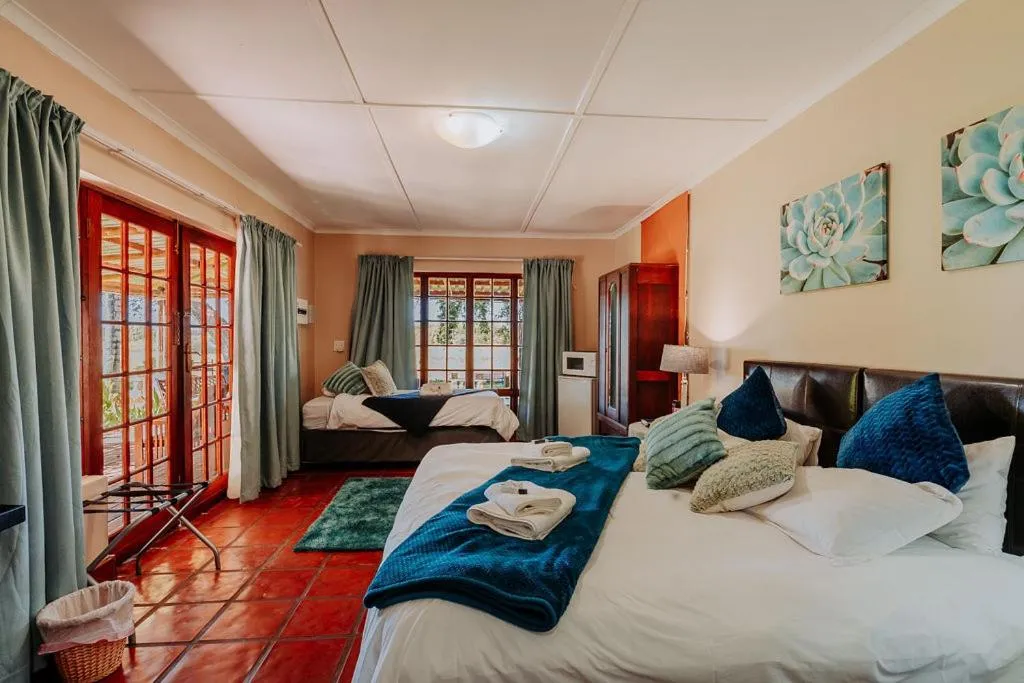 Photo of the whole room, Bed in Riverbank Lodge