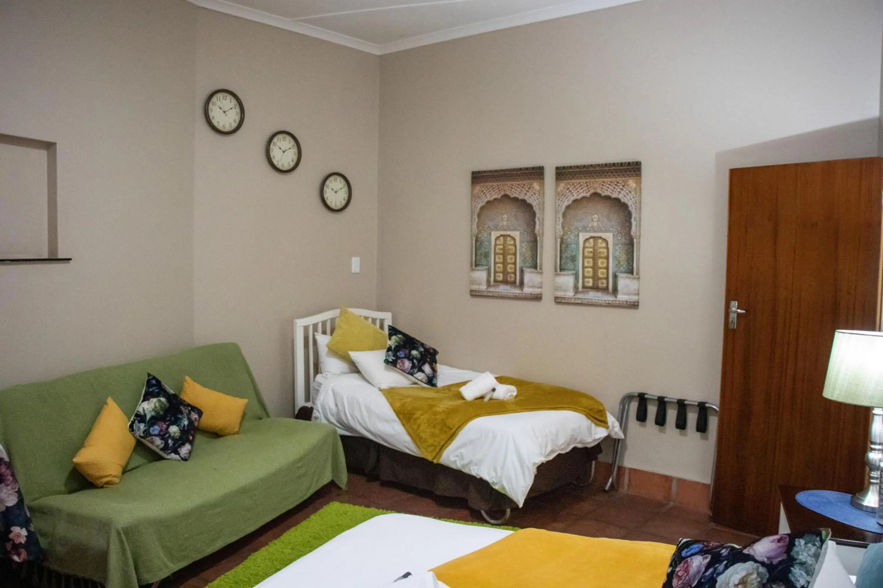 Photo of the whole room, Bed in Riverbank Lodge