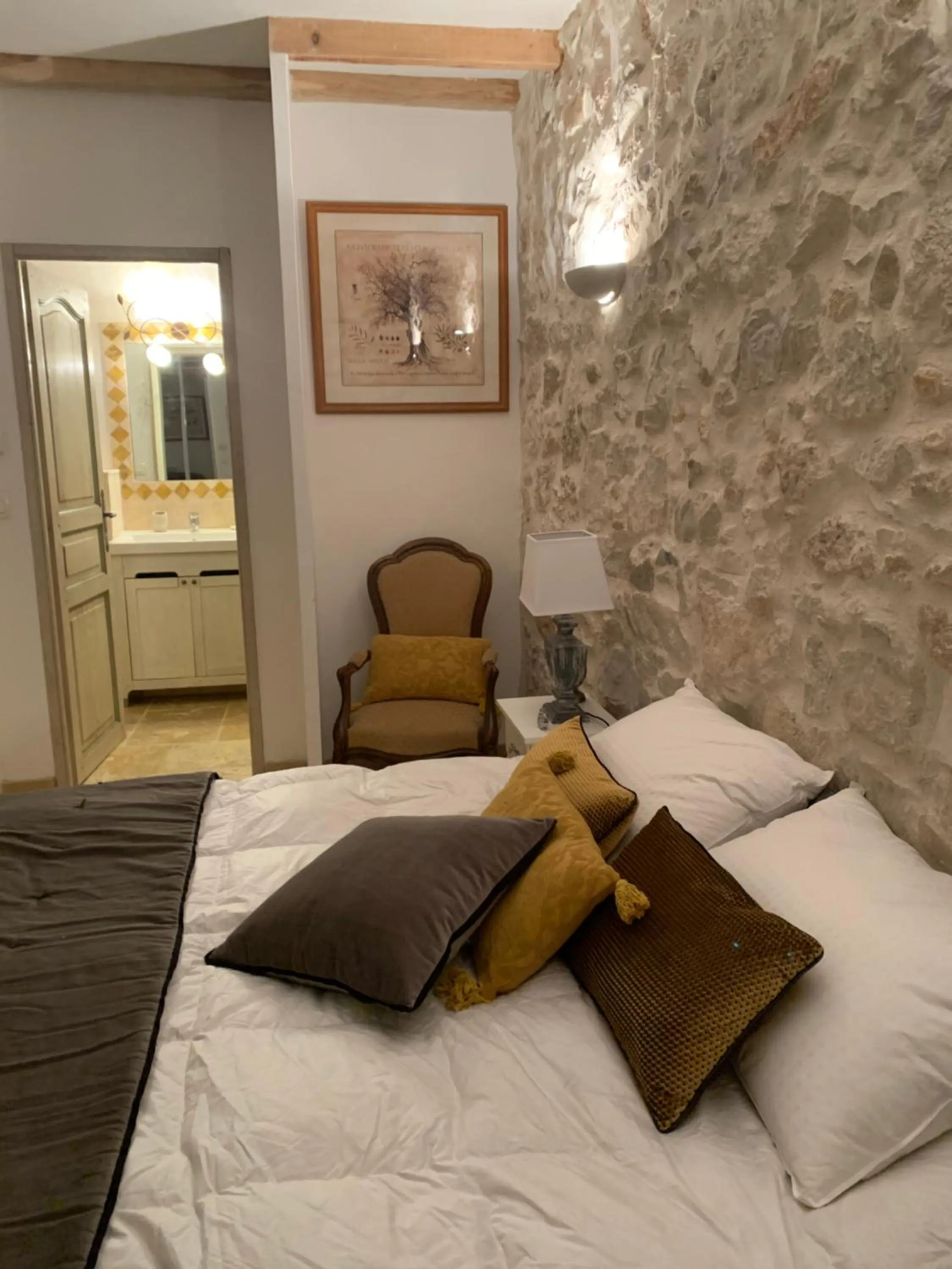 Bed in le mas des roses 1884