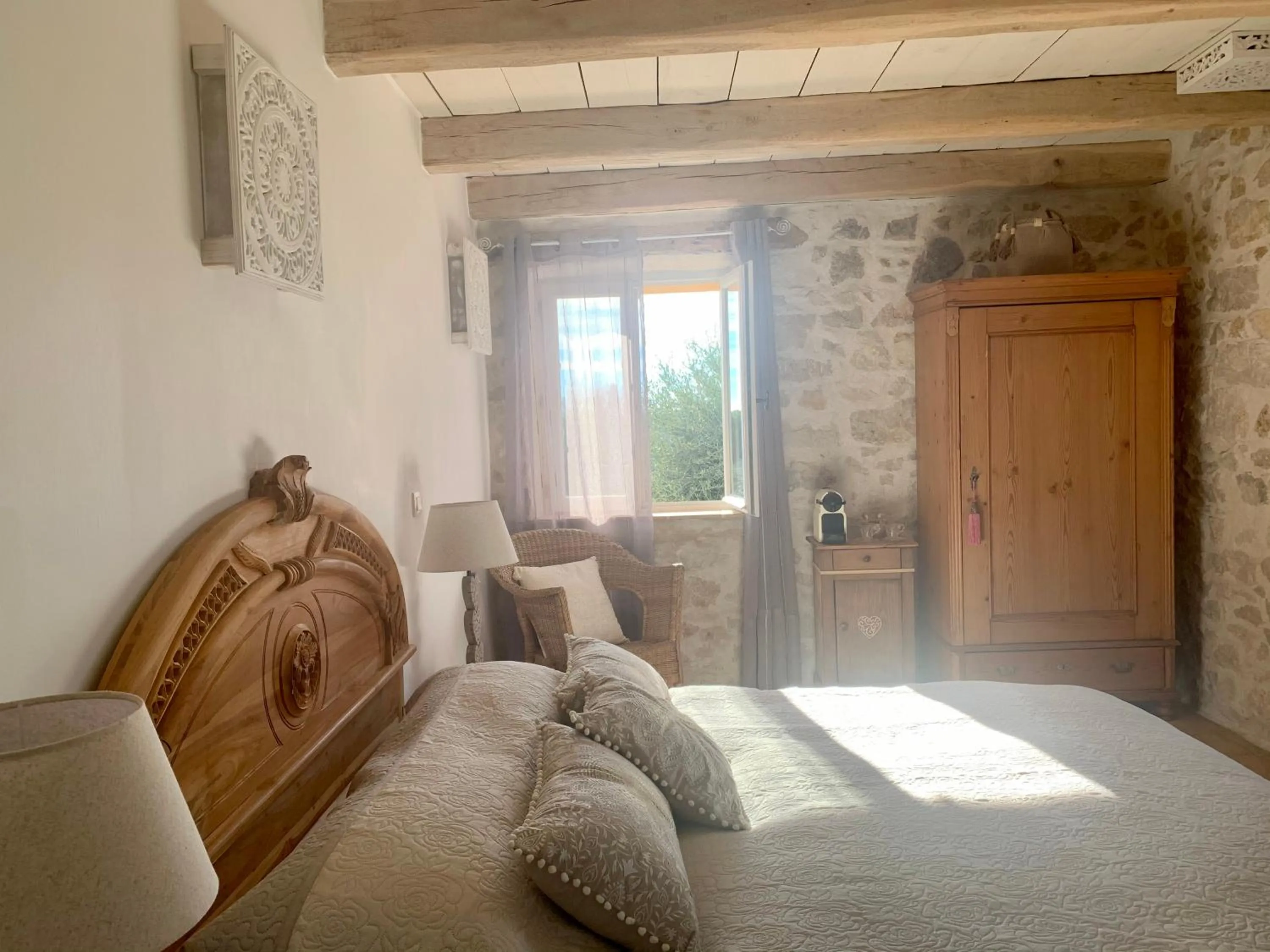 Bed in le mas des roses 1884