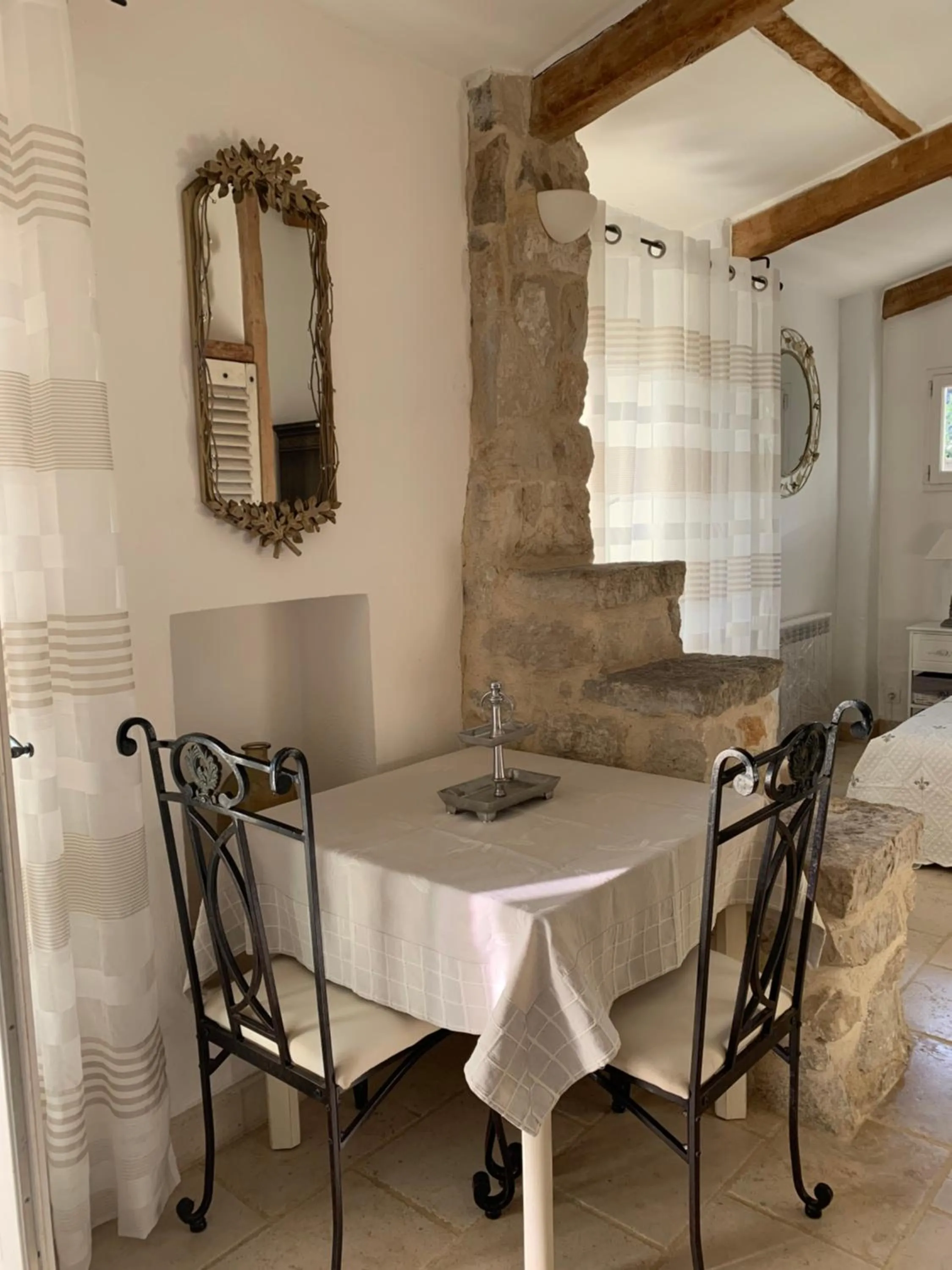 Bed in le mas des roses 1884