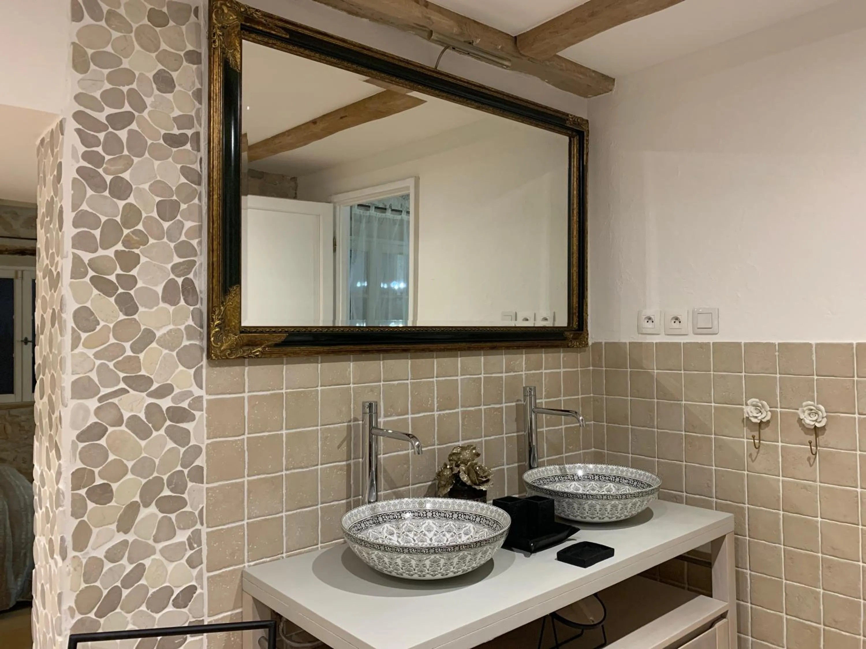 Bathroom in le mas des roses 1884