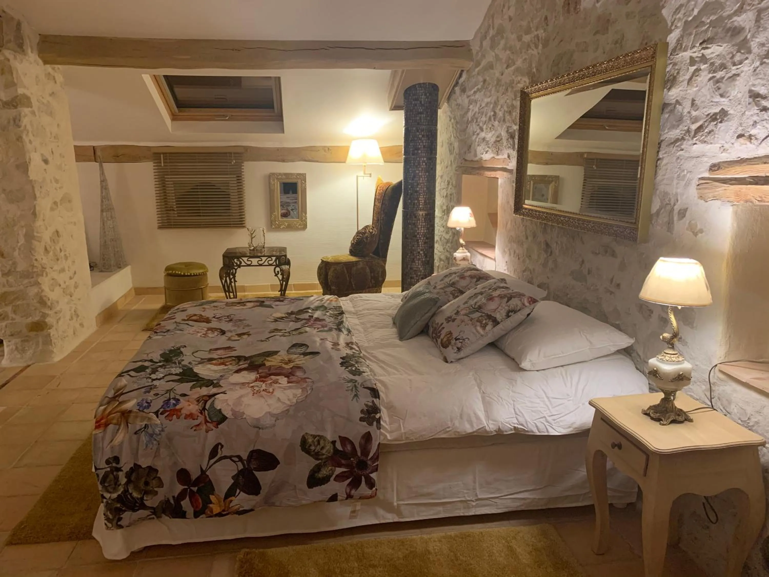 Bed in le mas des roses 1884