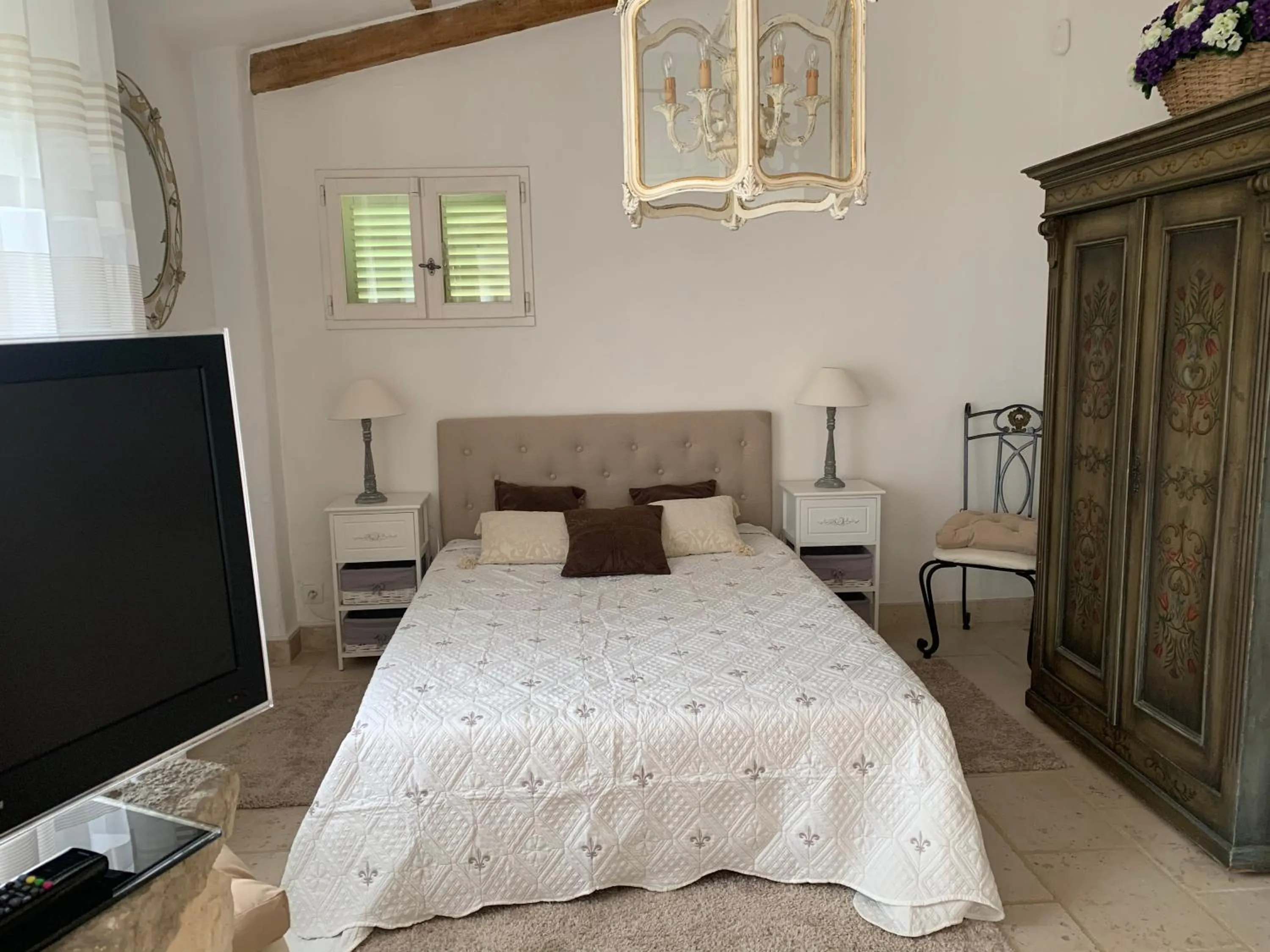 Bed in le mas des roses 1884