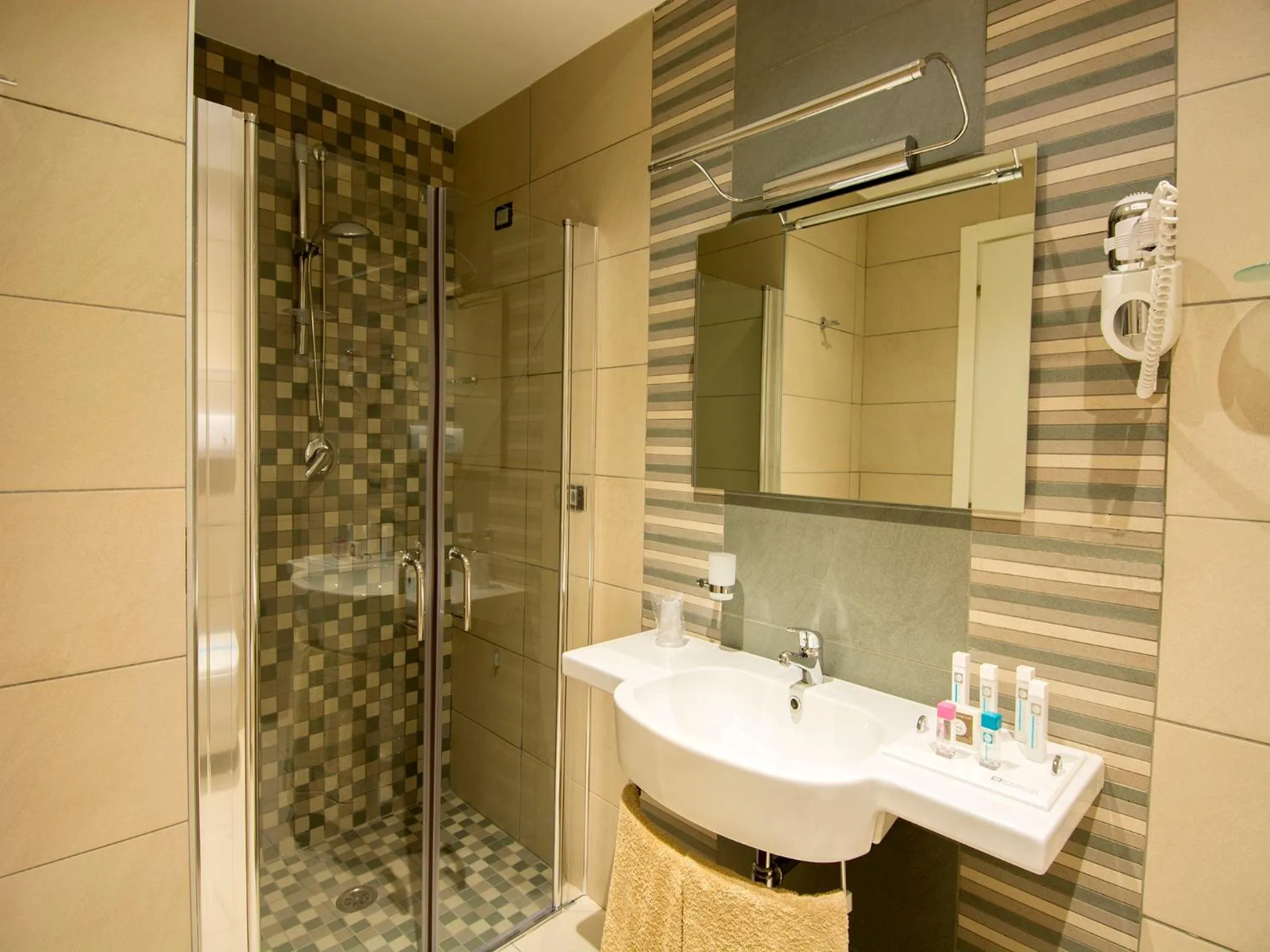 Shower in Eracle Hotel