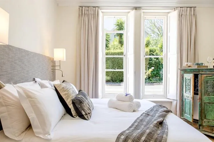 Shower, Bed in Macaron Boutique Guest House