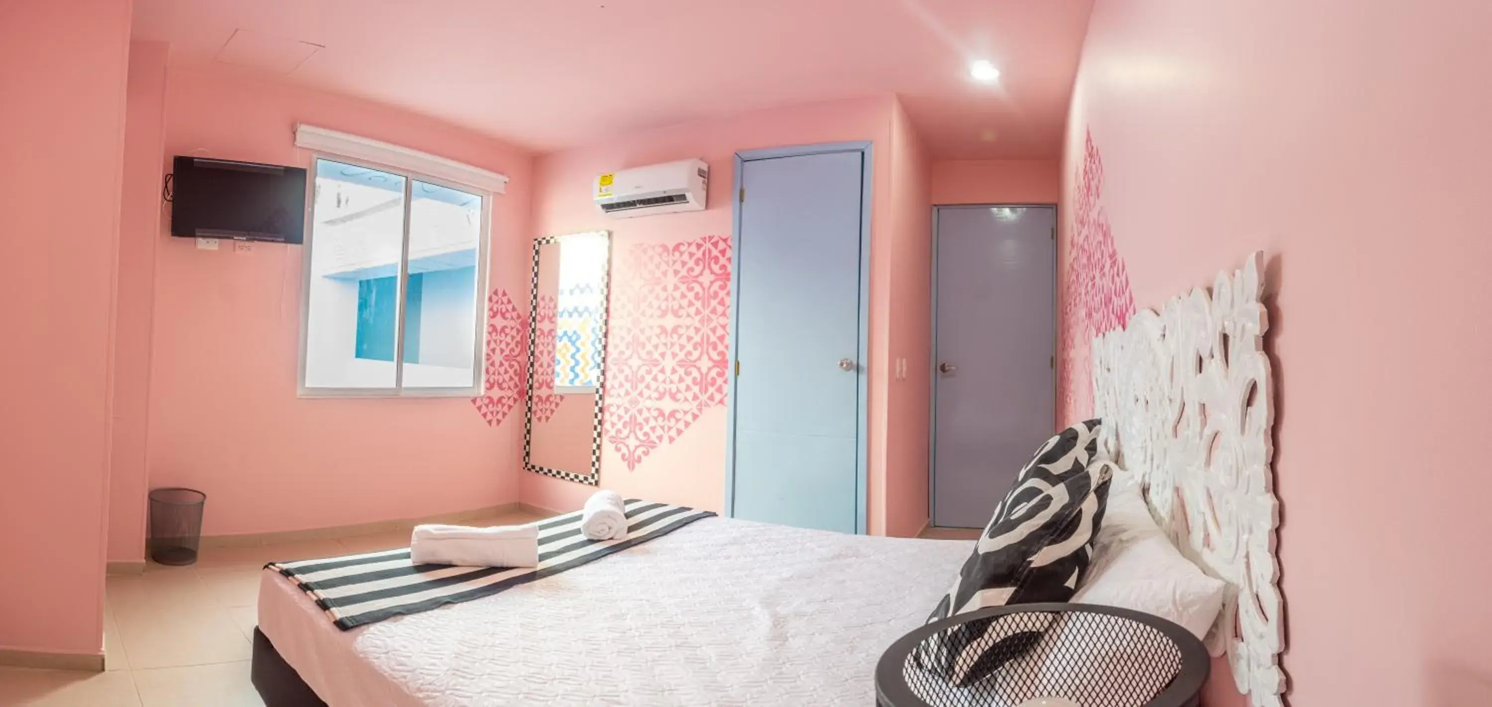 Double Room with Private Bathroom - single occupancy in San Felicin Hostel Double Room with Private Bathroom - single occupancy in San Felicin Hostel