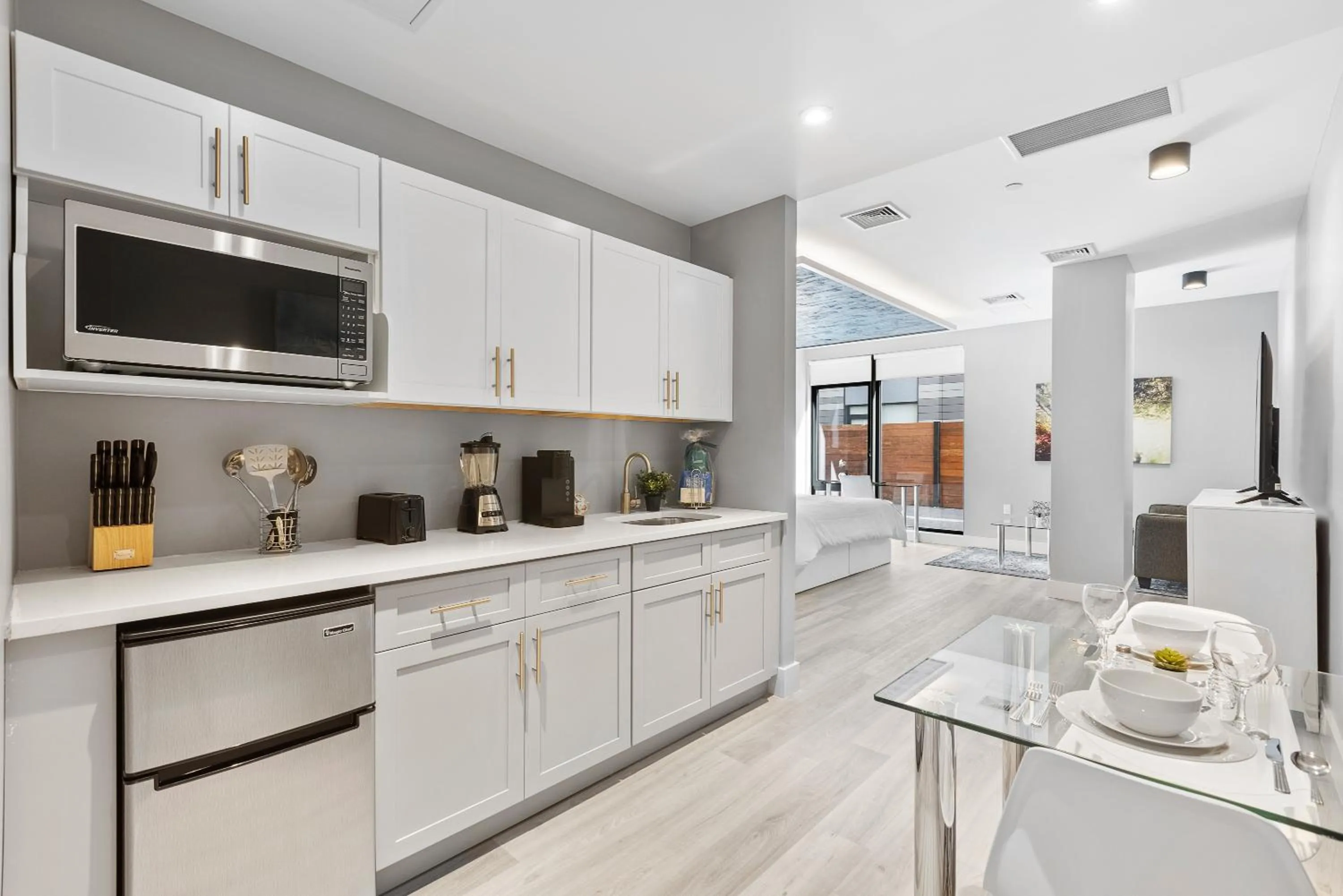 Coffee/tea facilities in Global Luxury Suites at The Arches