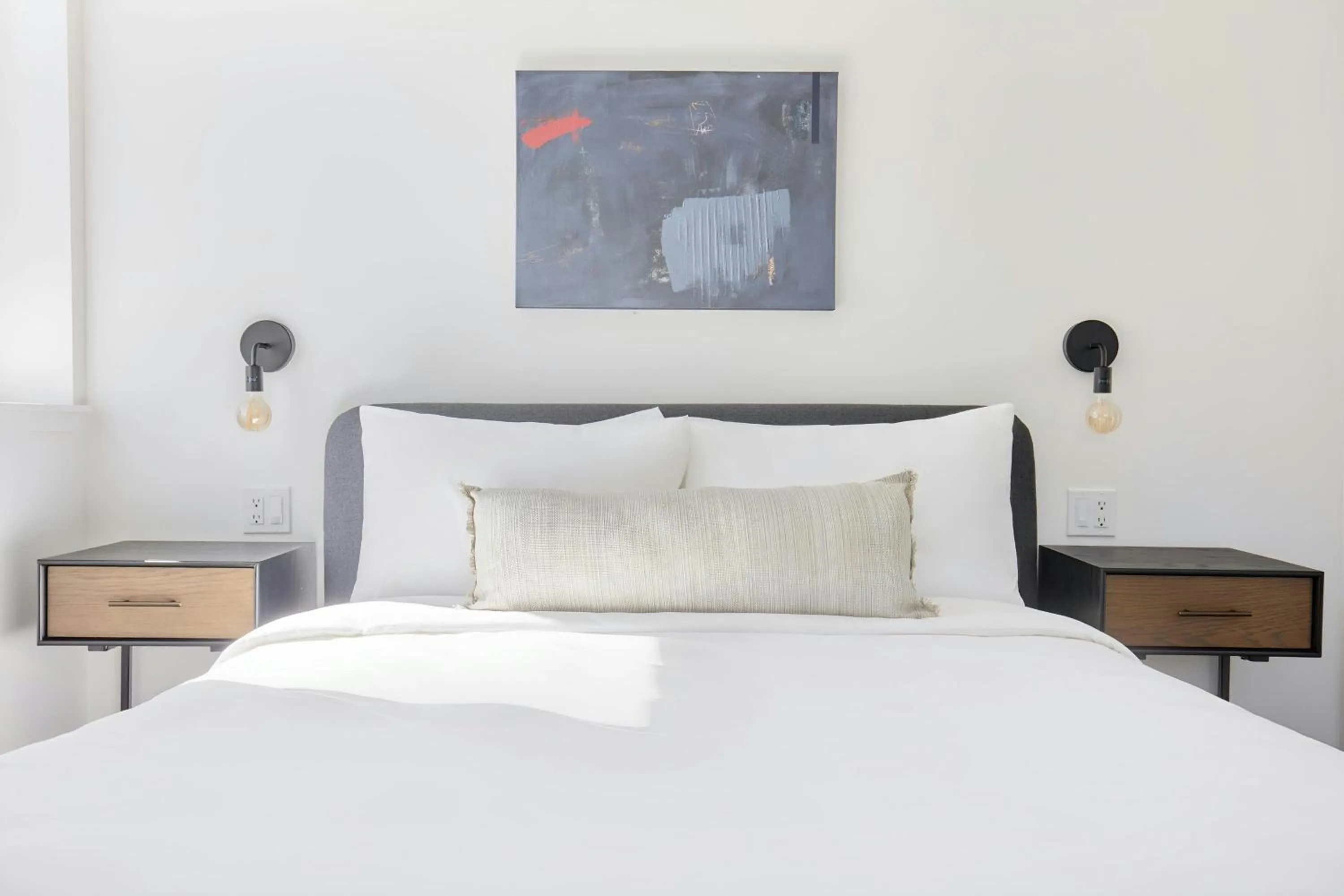 Bedroom, Bed in The Boylston Hotel Capitol Hill, Sonder by Marriott Bonvoy