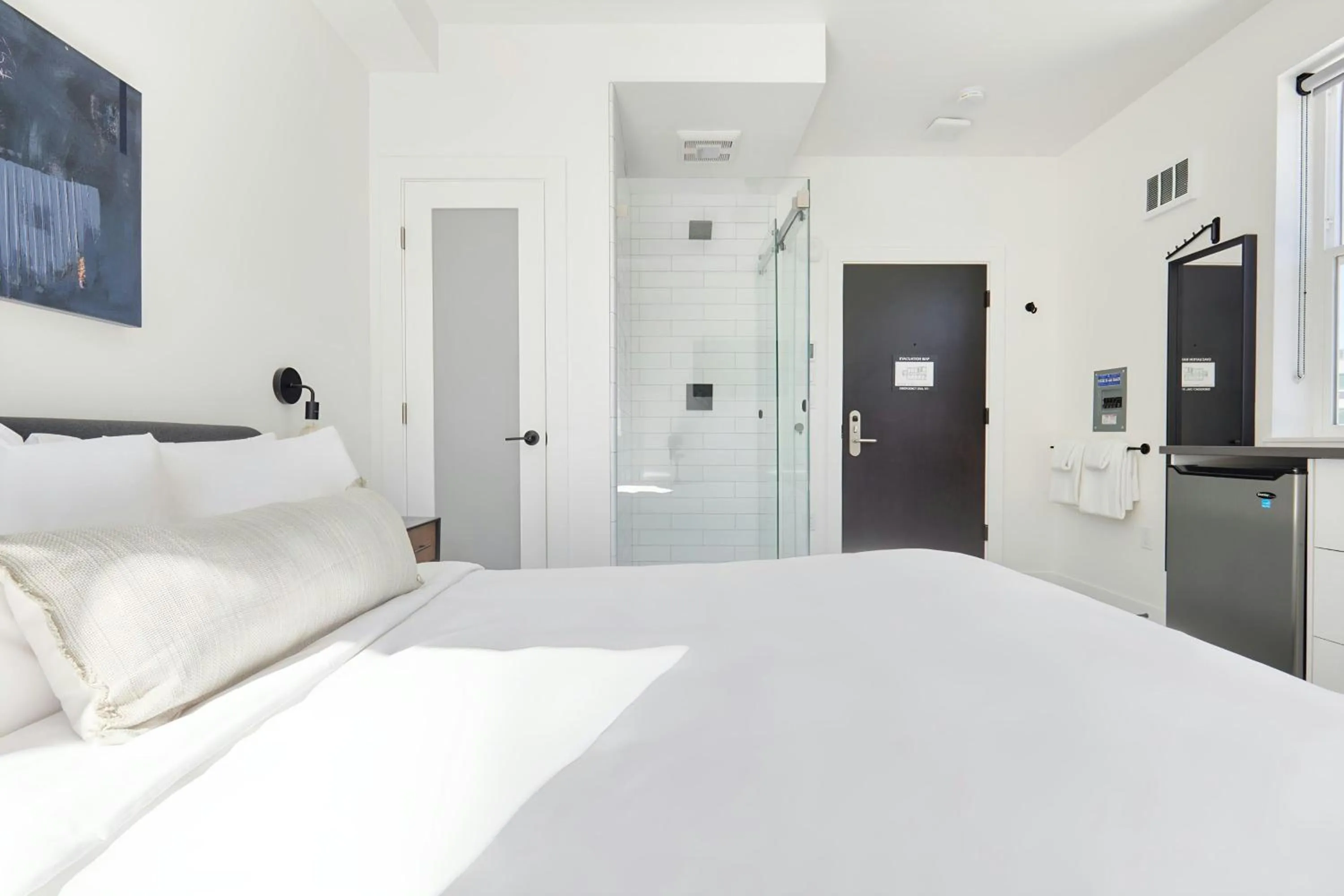 Bedroom, Bed in The Boylston Hotel Capitol Hill, Sonder by Marriott Bonvoy