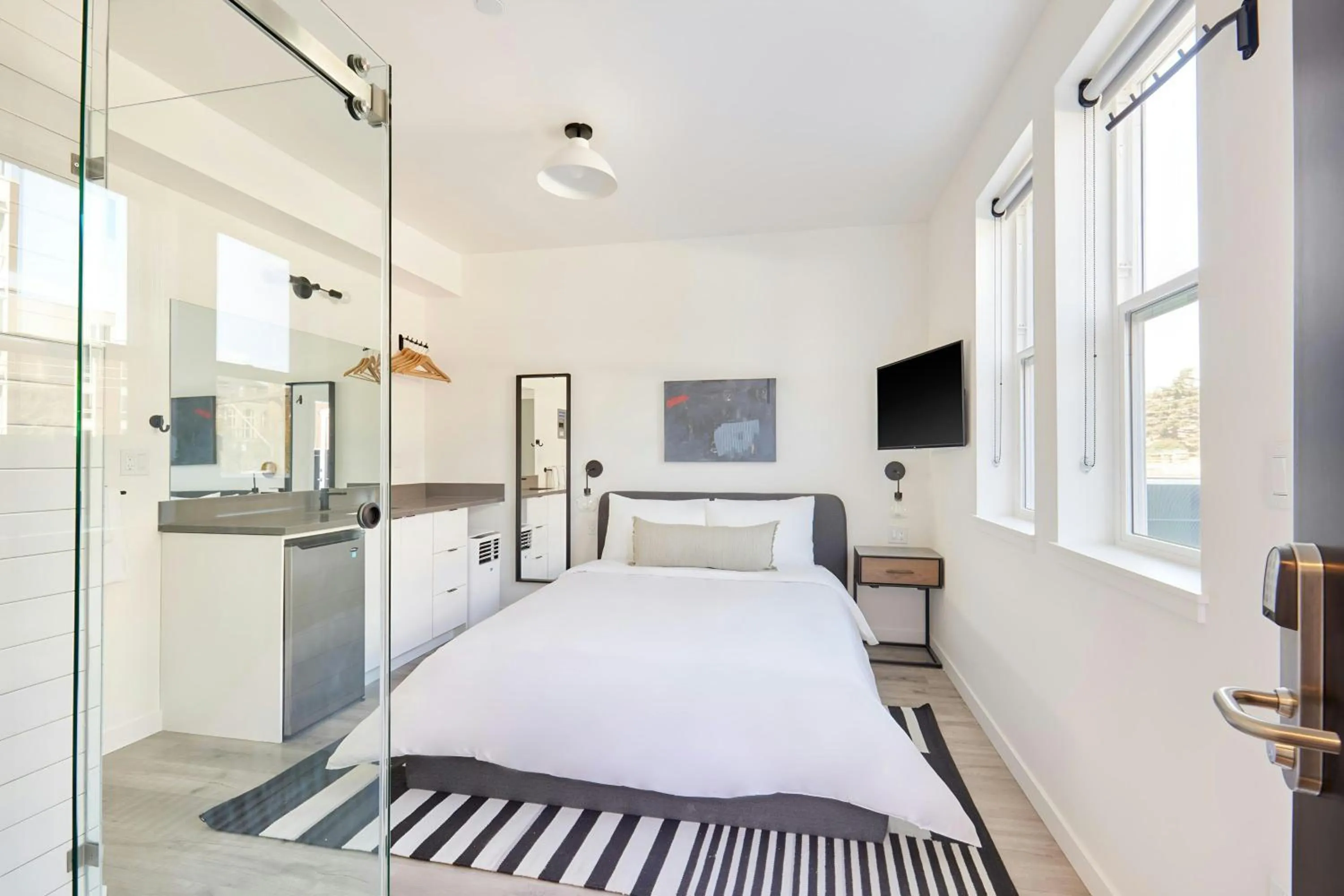 Bedroom, Bed in The Boylston Hotel Capitol Hill, Sonder by Marriott Bonvoy