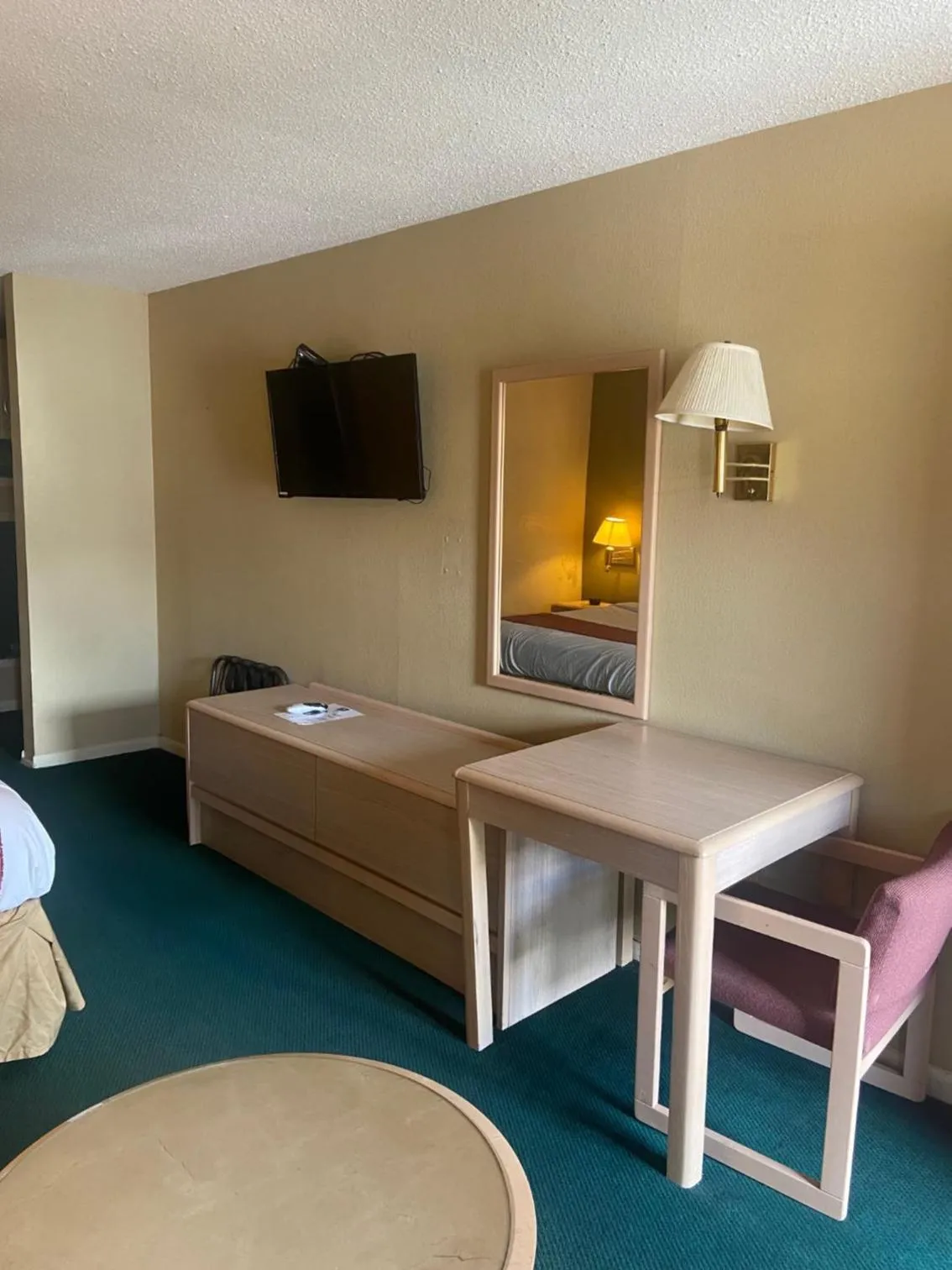 Bed in Americas Best Value Inn (Meridian)