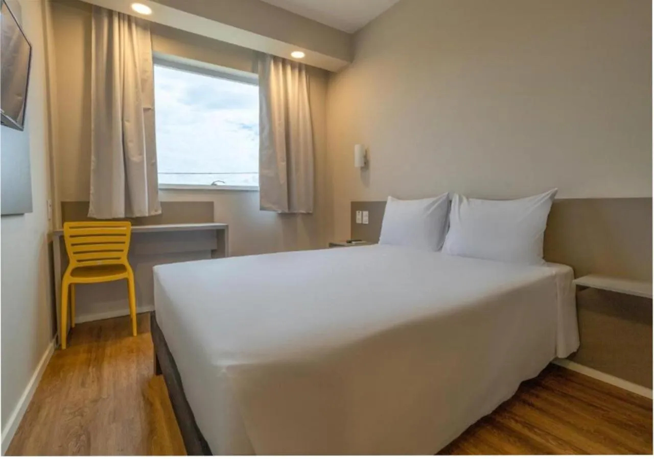 Photo of the whole room, Bed in Transamerica FIT Primavera do Leste