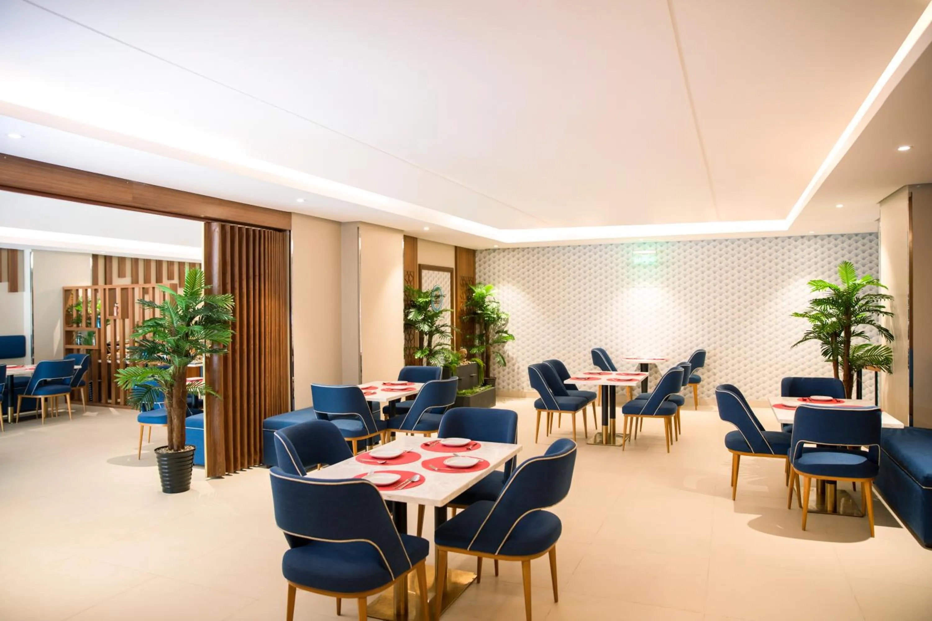 Restaurant/places to eat in Swiss Blue Hotel - Hera