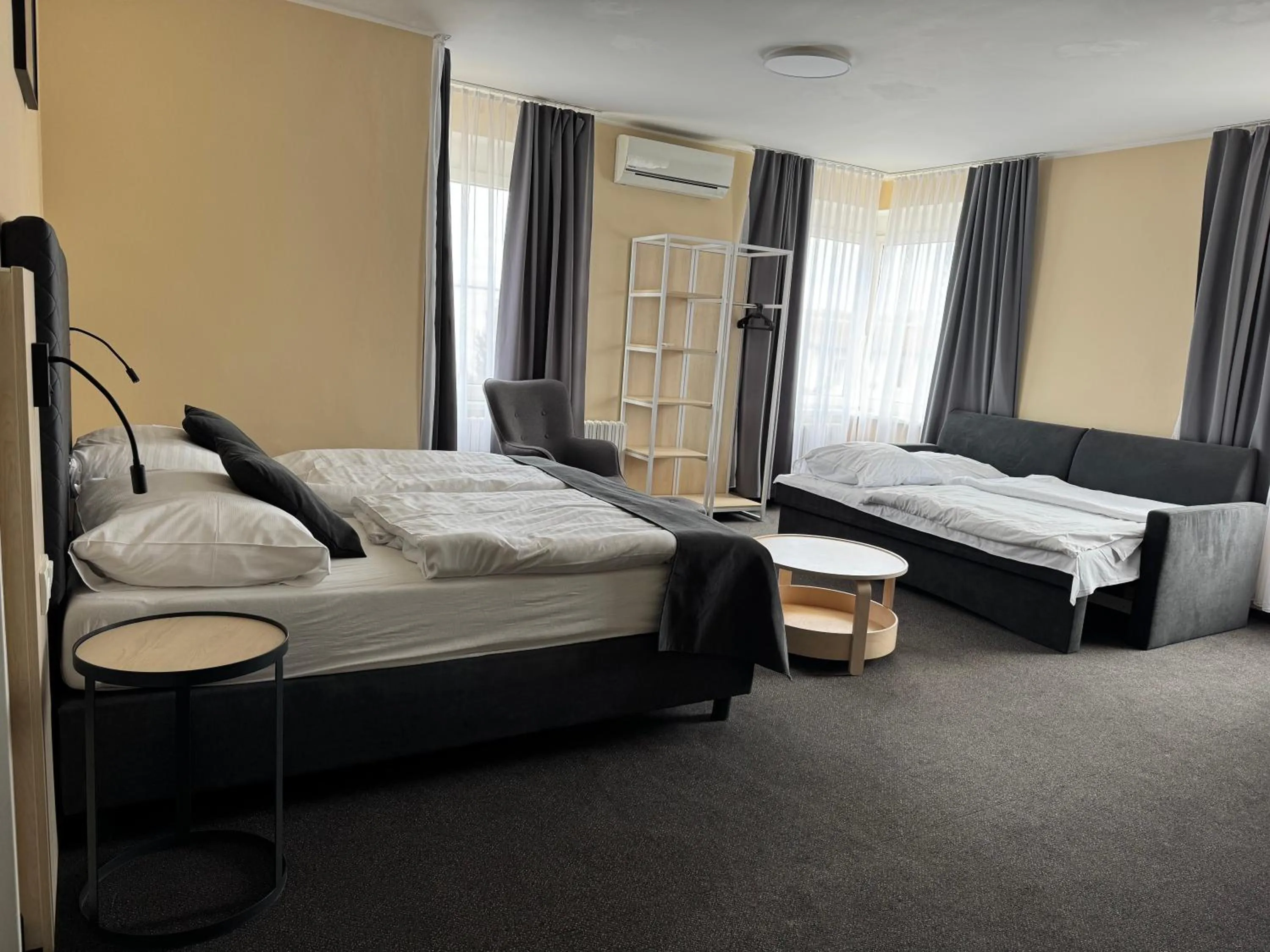 Bed in Hotel Tulipan Pruhonice