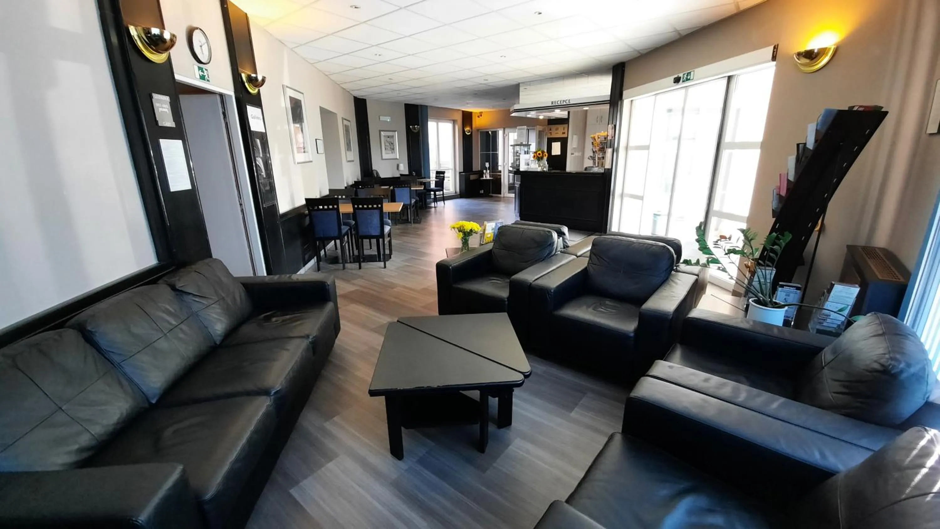 Lobby or reception in Hotel Tulipan Pruhonice