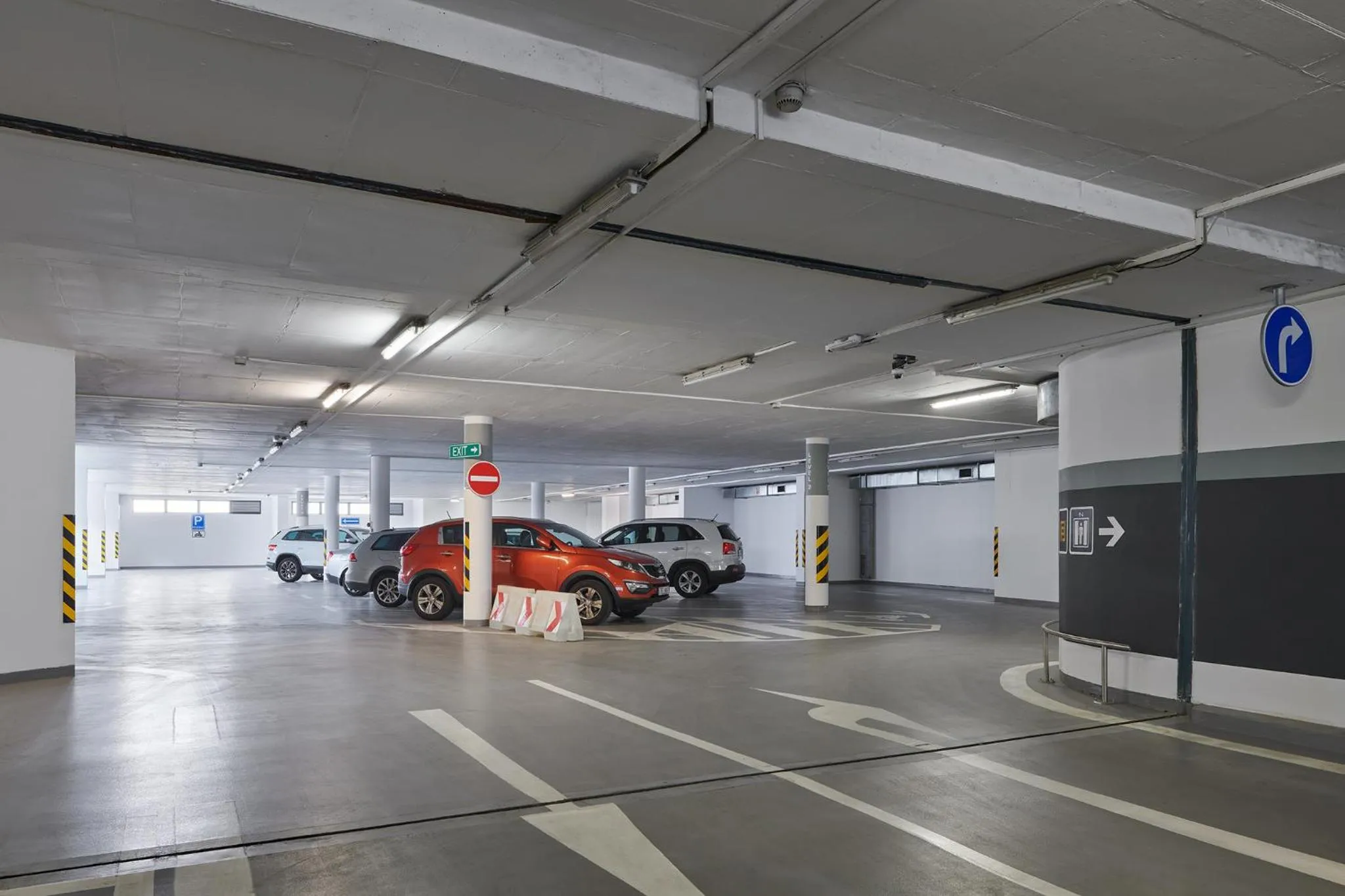 Parking in Hotel Passage
