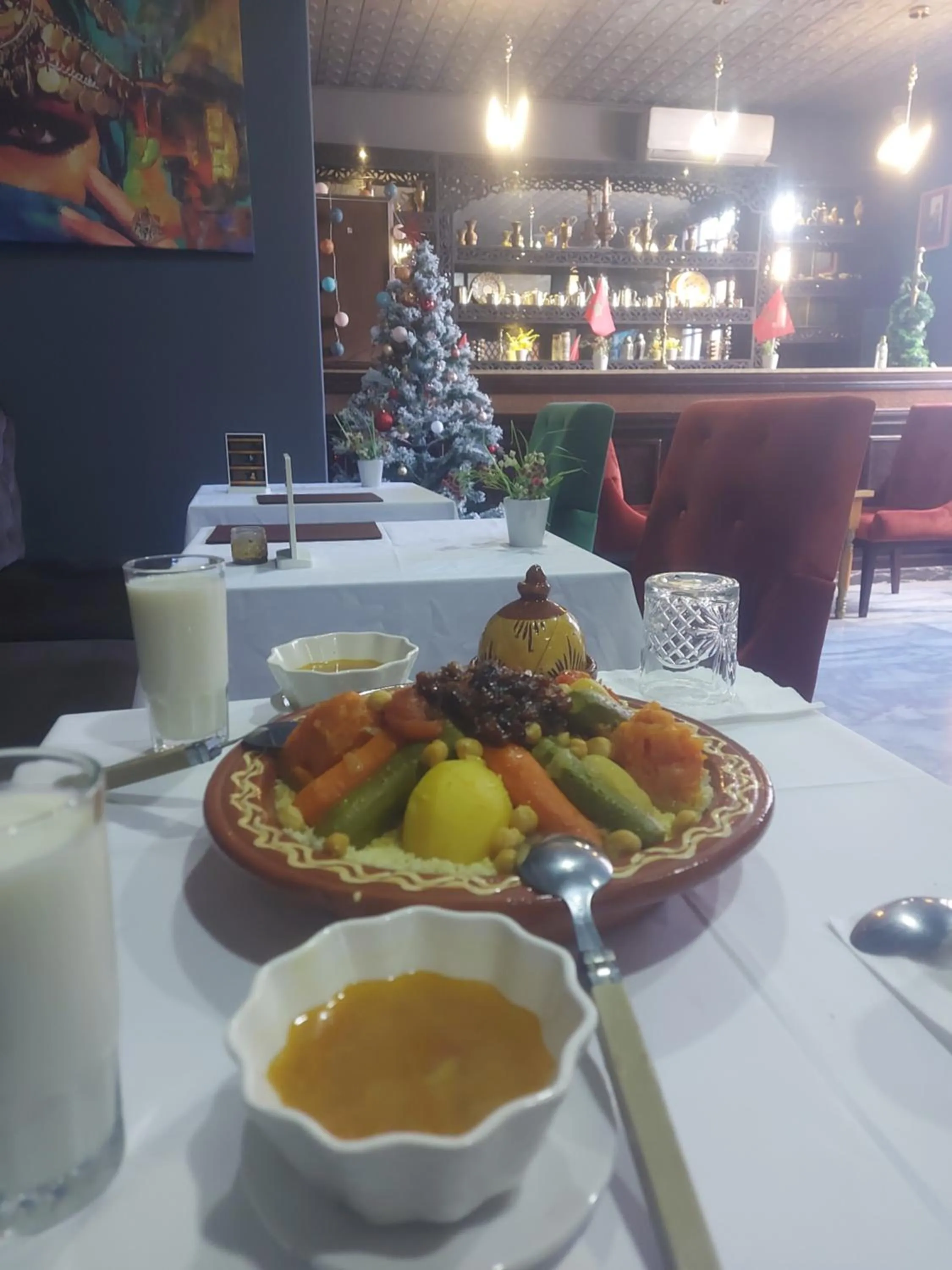 Restaurant/places to eat in Amor Hotel