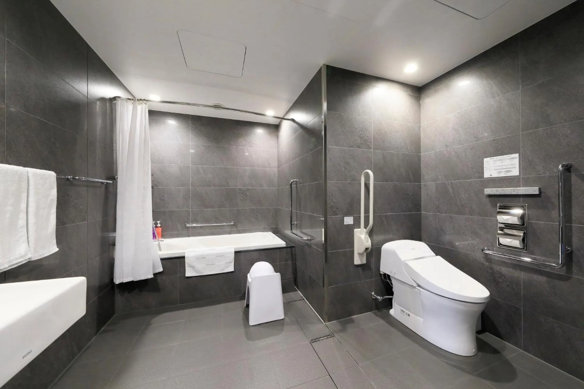 Shower in Richmond Hotel Premier Kyoto Shijo