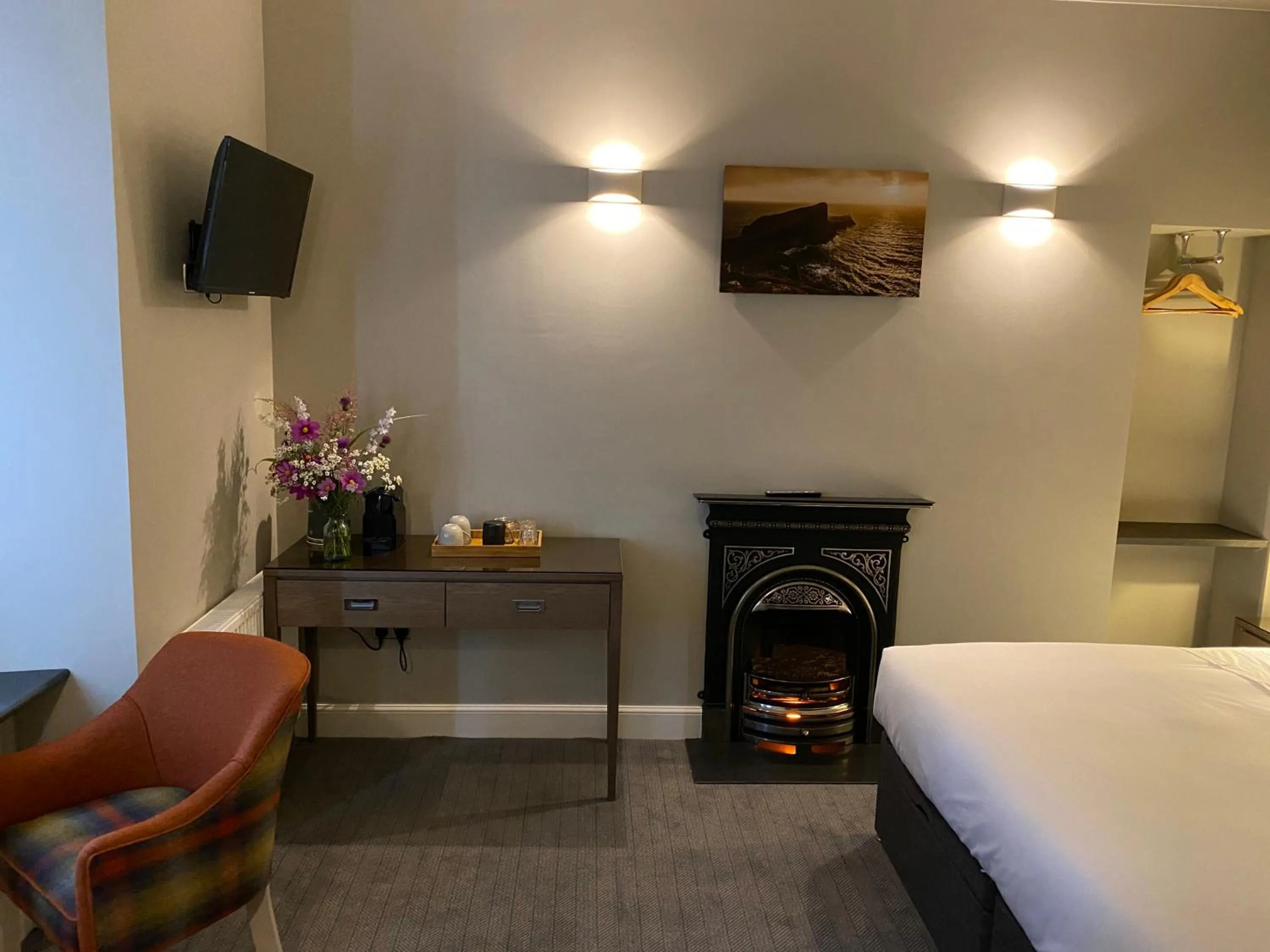 Other, Bed in House of Juniper