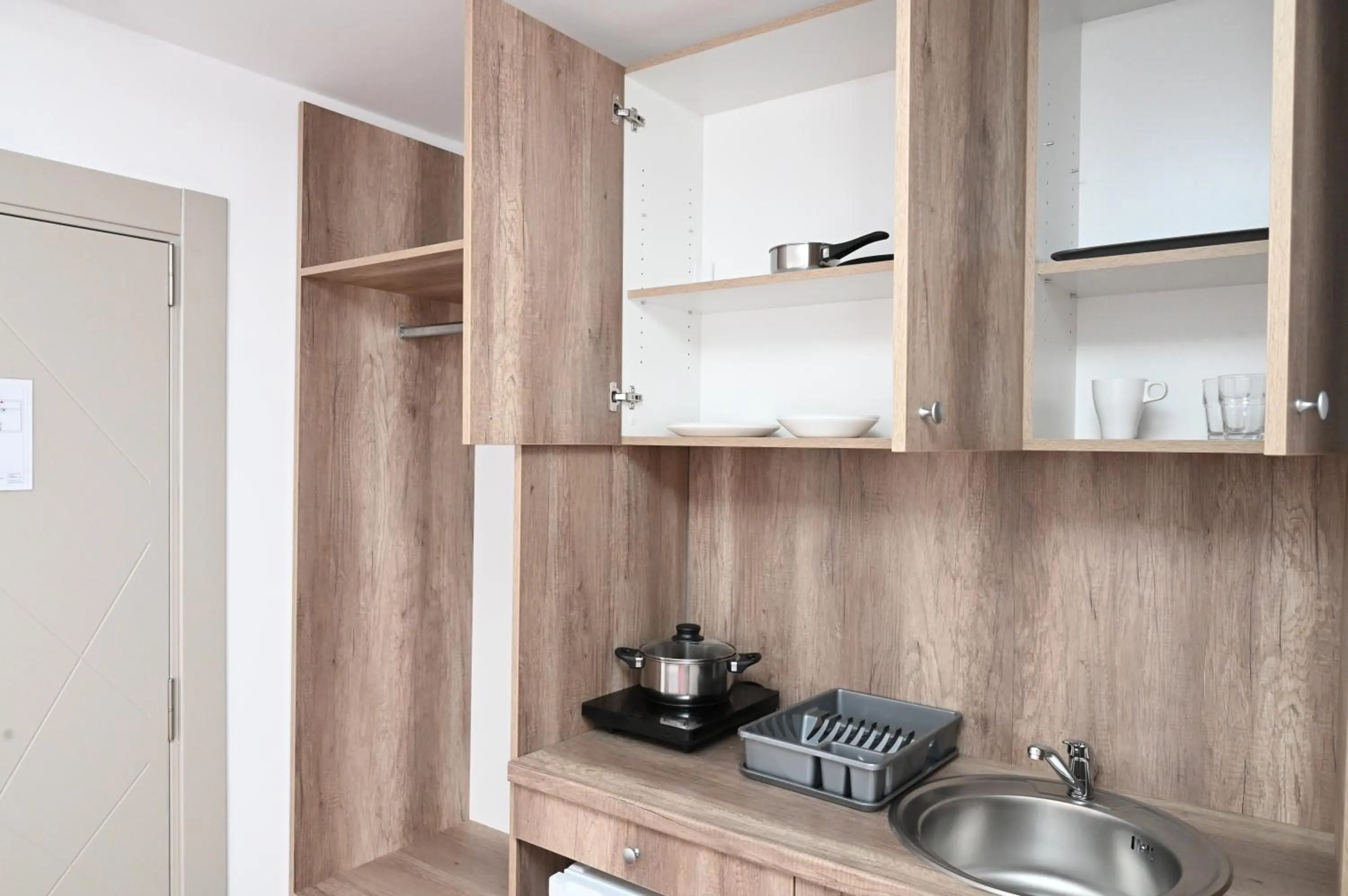 Kitchen or kitchenette in Dona, Altina