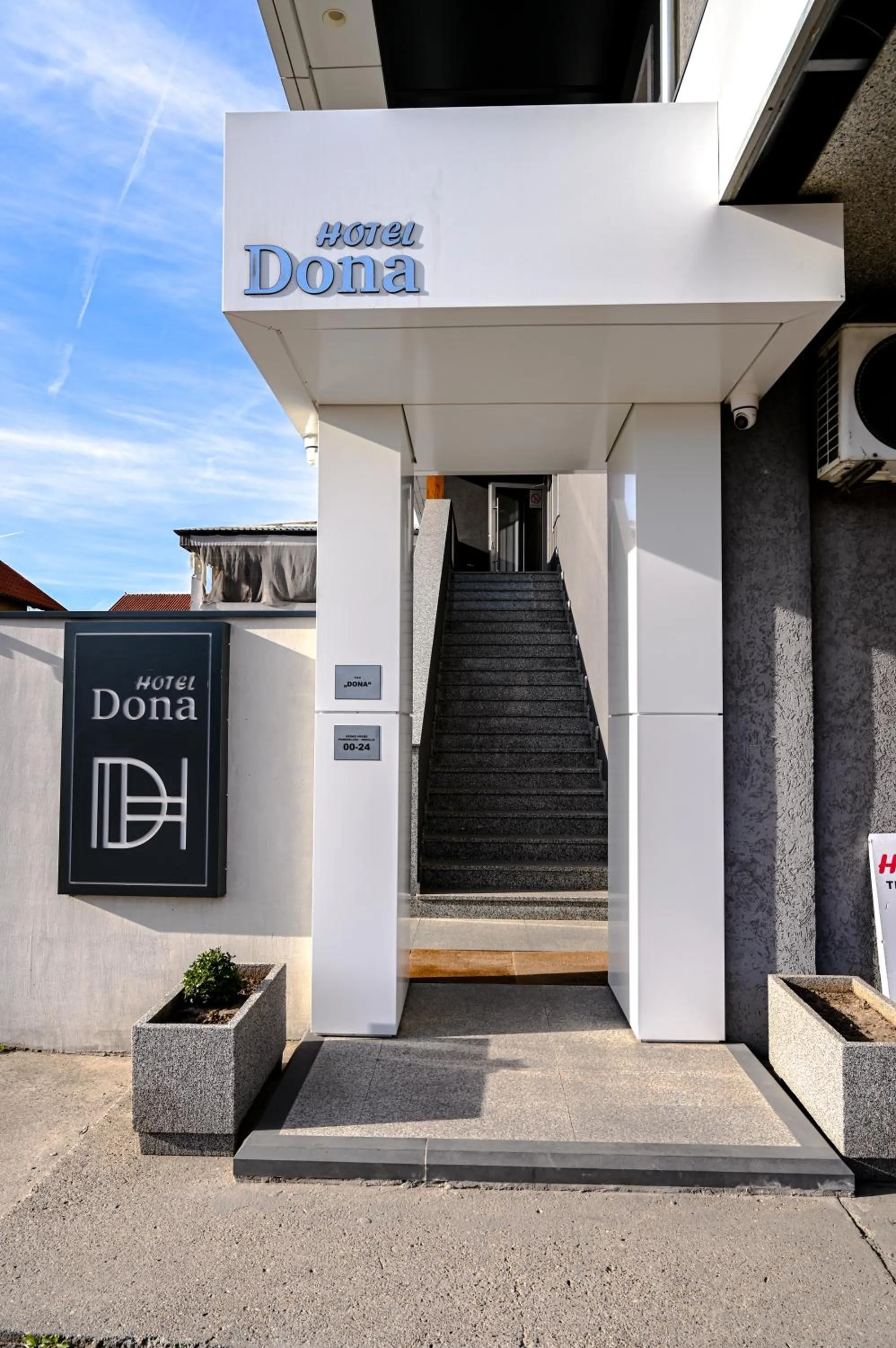 Property building in Dona, Altina
