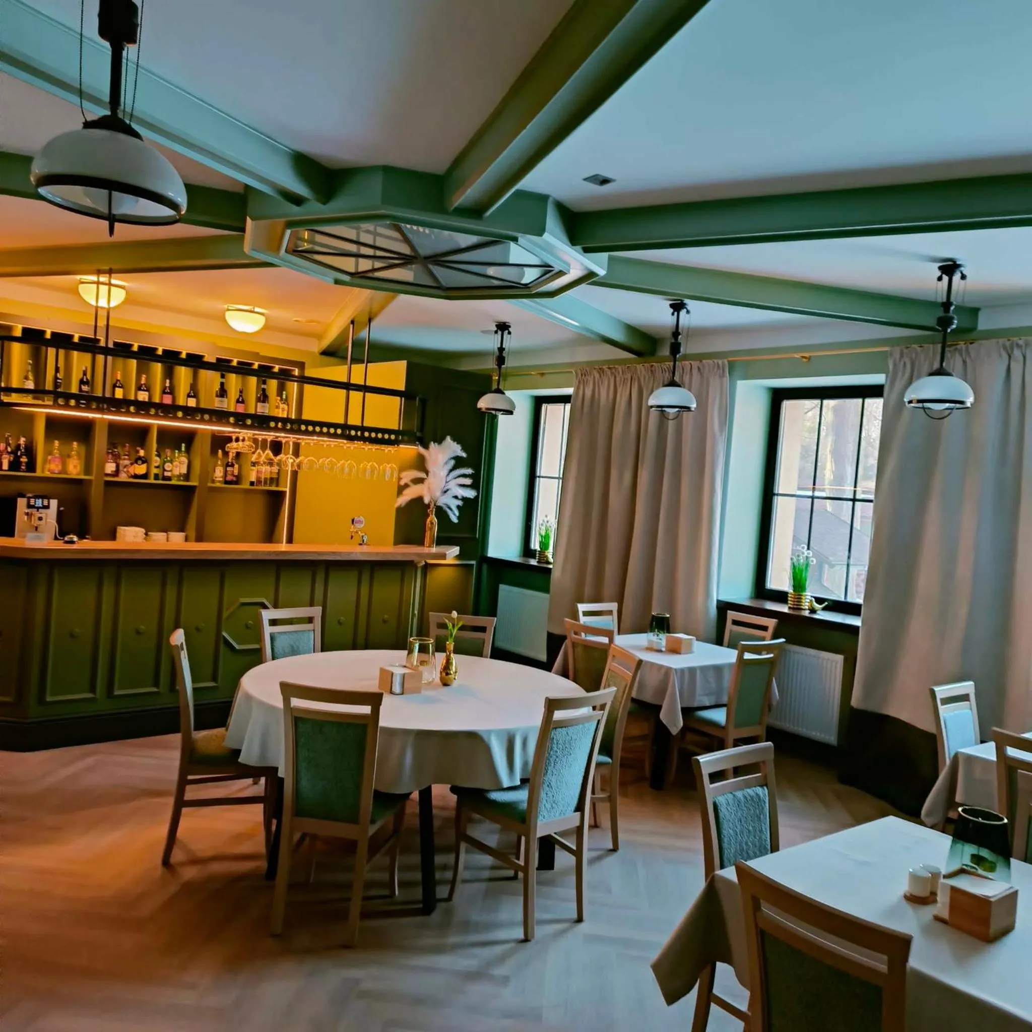 Restaurant/places to eat in Hotel w Dobieszkowie