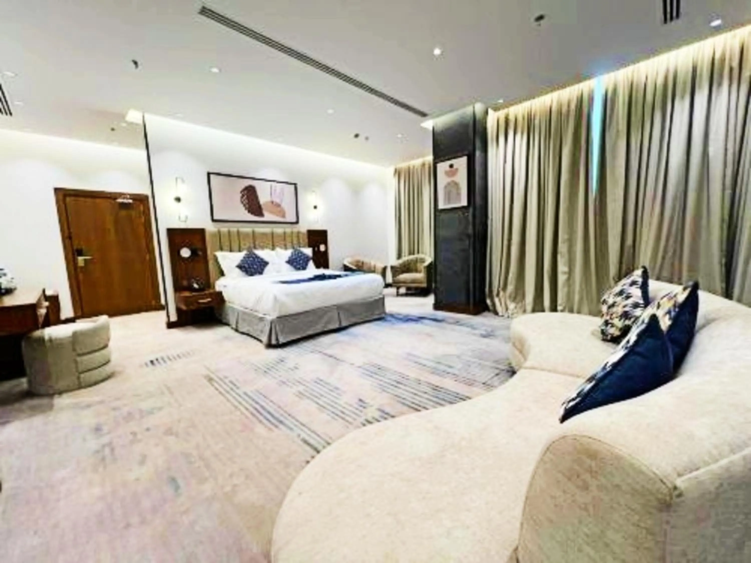 Photo of the whole room, Bed in Sunday Luxury Central formerly Anan hotel