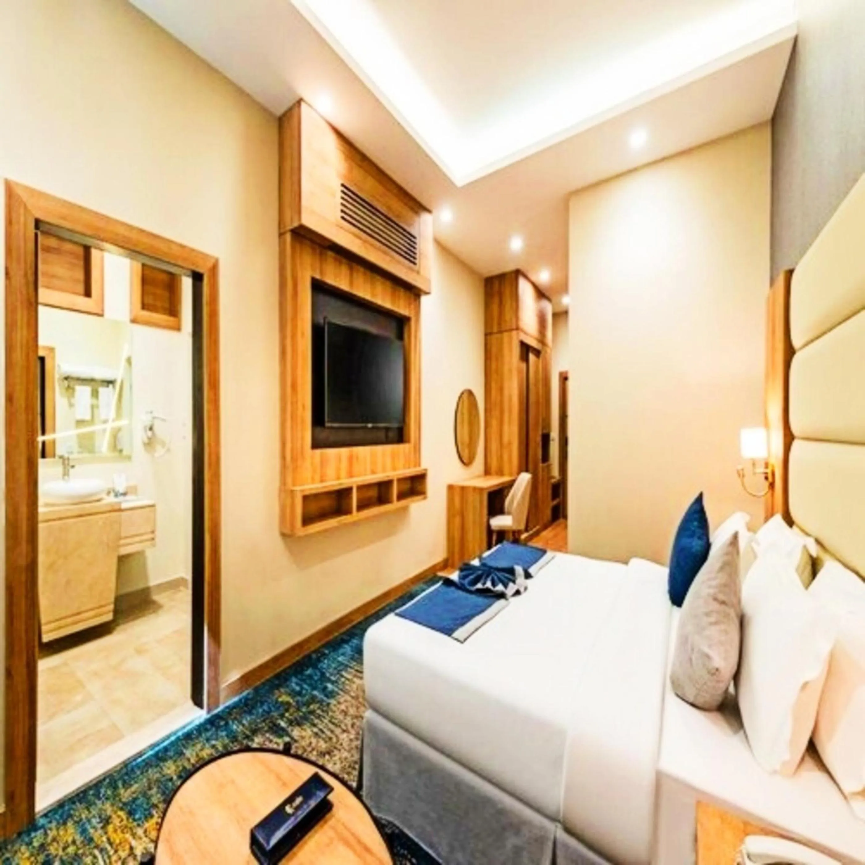 Photo of the whole room, Bed in Sunday Luxury Central formerly Anan hotel