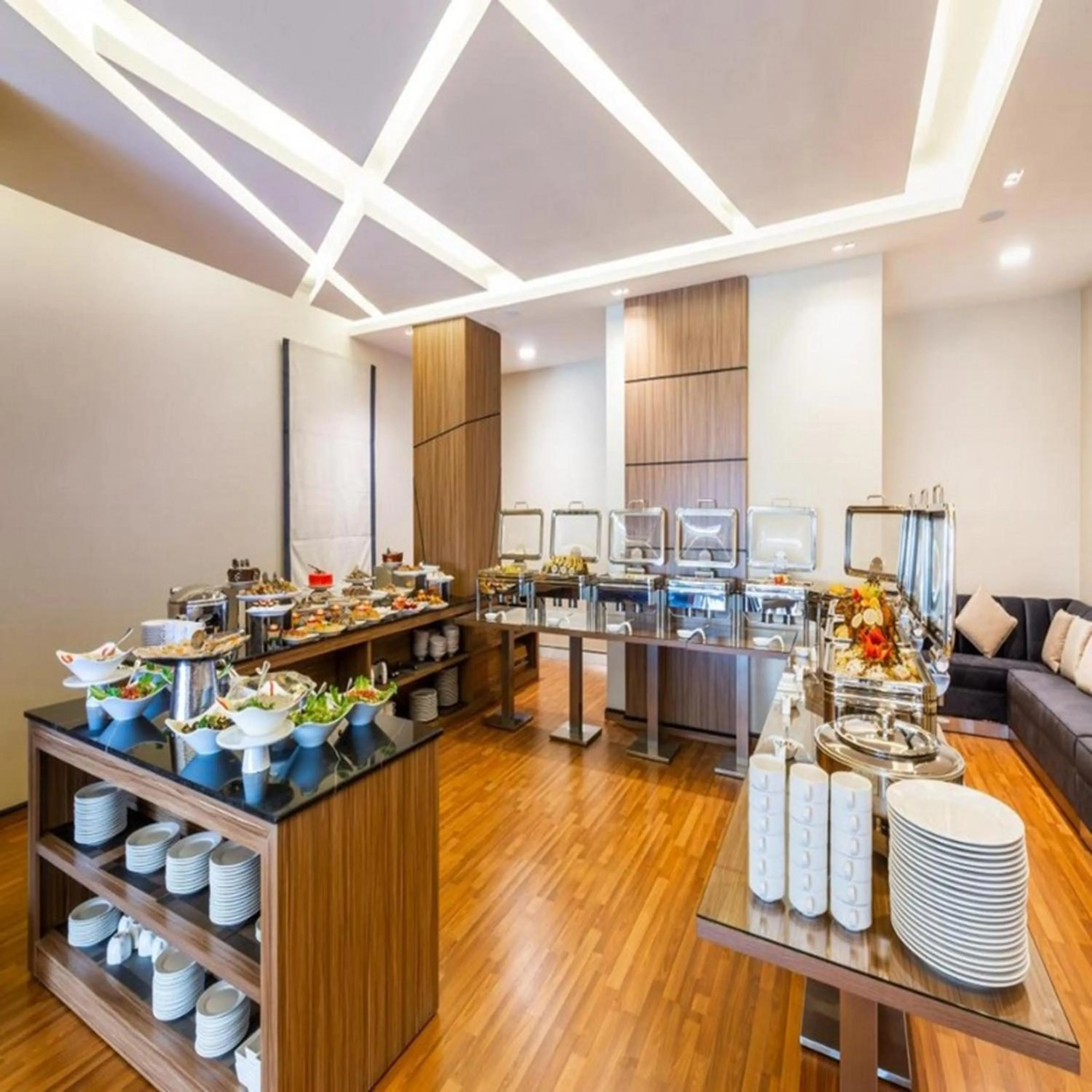 Restaurant/places to eat in Sunday Luxury Central formerly Anan hotel