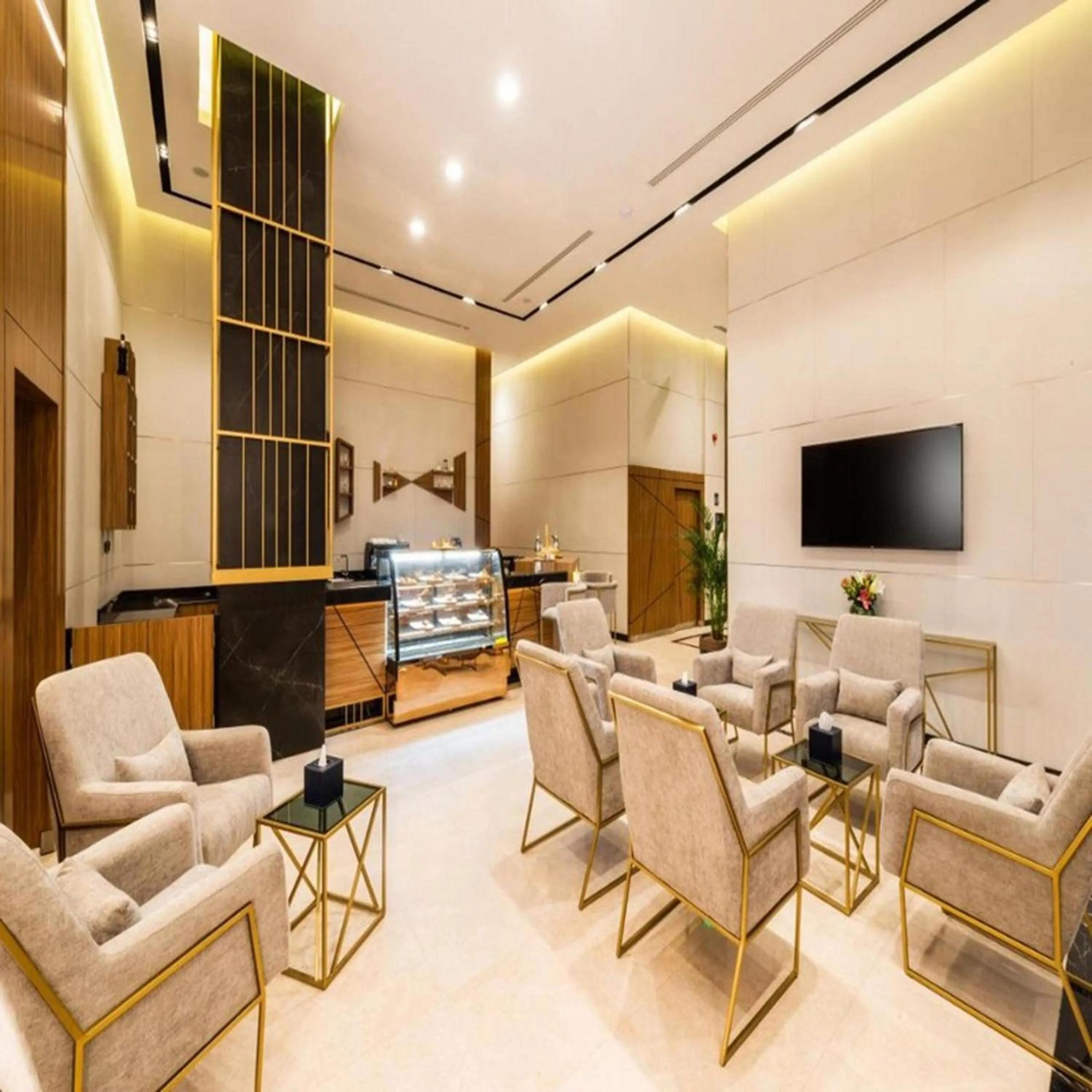 Restaurant/places to eat in Sunday Luxury Central formerly Anan hotel