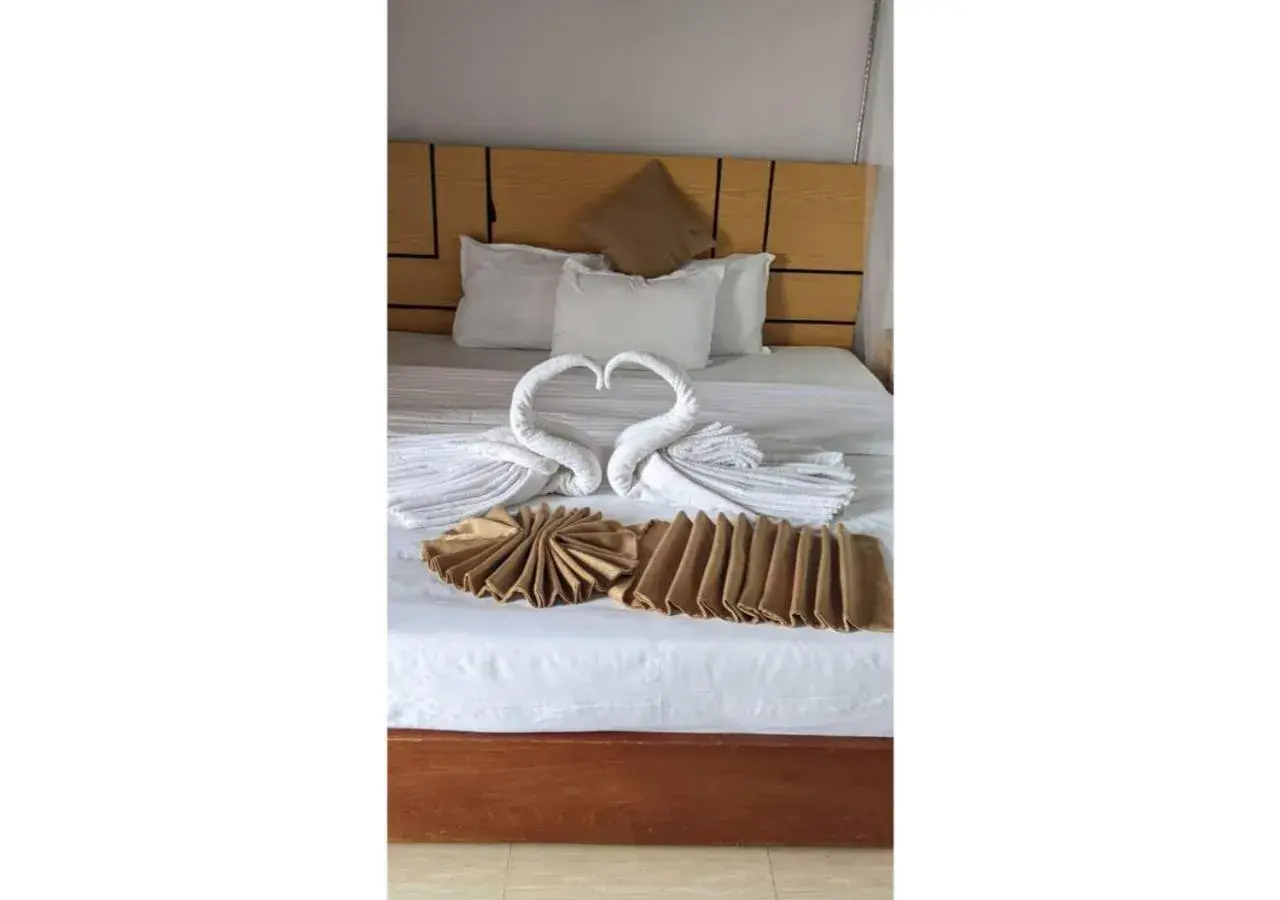 Budget Single Room - single occupancy in Chimpanzee Lodge Budget Single Room - single occupancy in Chimpanzee Lodge