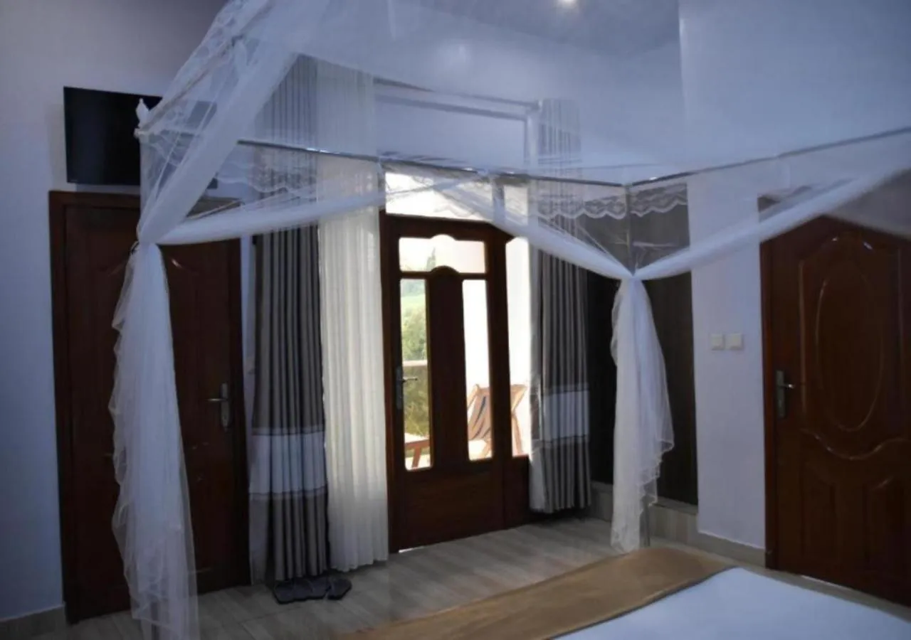 Bedroom, Bed in Chimpanzee Lodge