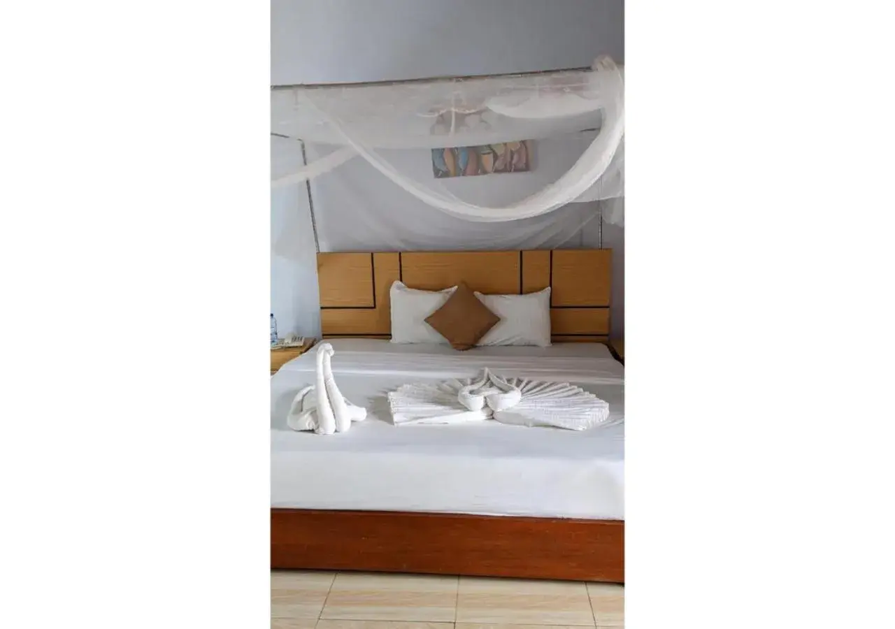 Single Room - single occupancy in Chimpanzee Lodge Single Room - single occupancy in Chimpanzee Lodge