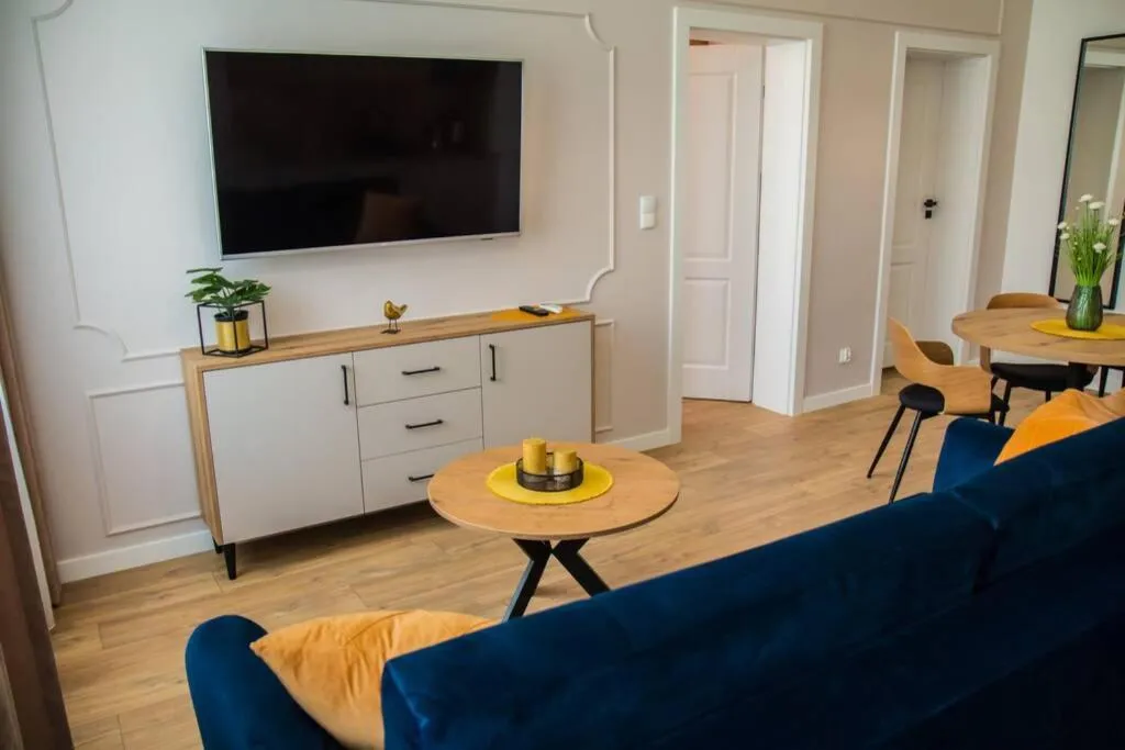 Communal lounge/ TV room in Miedziany by Rentoom