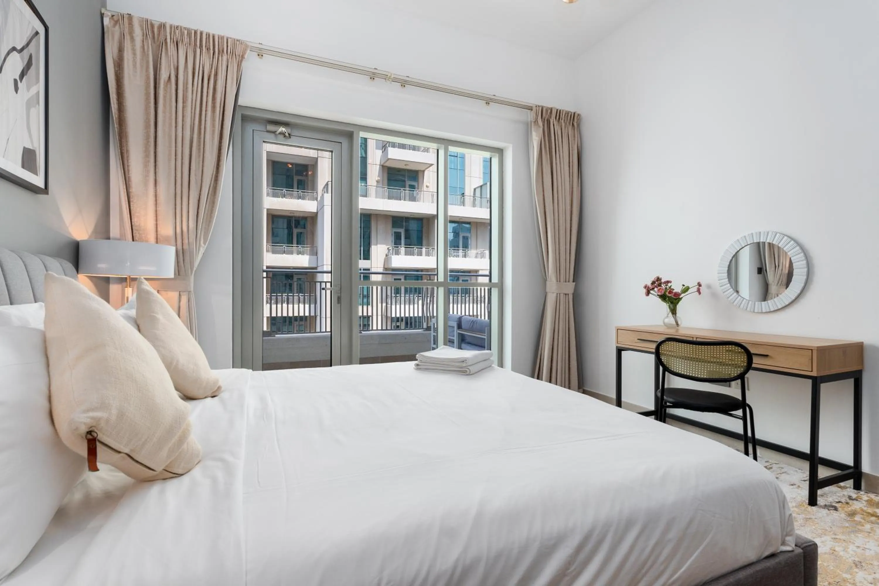 White Sage - Fountain View Stylish Apt With Spacious Terrace