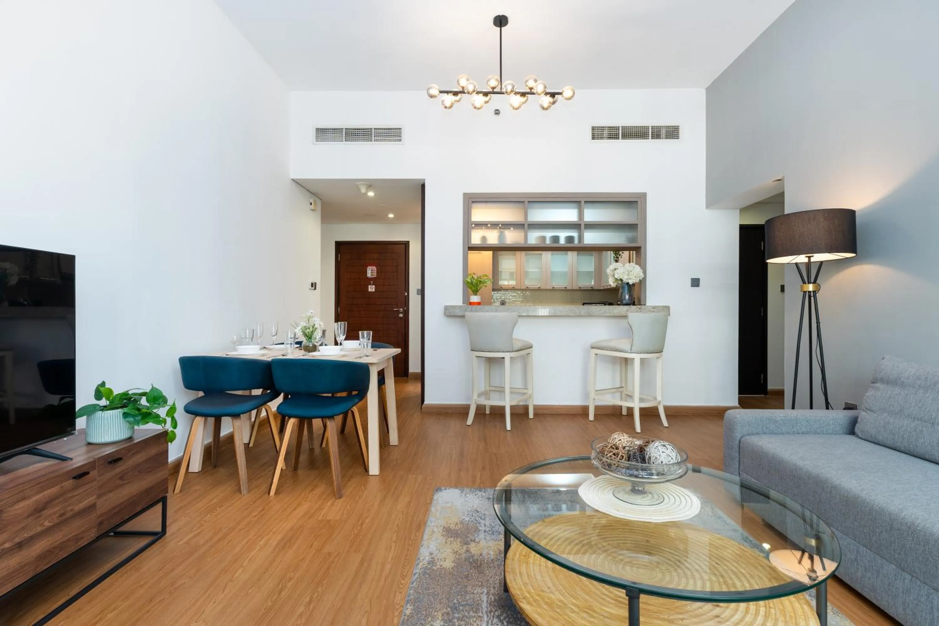 White Sage - Fountain View Stylish Apt With Spacious Terrace