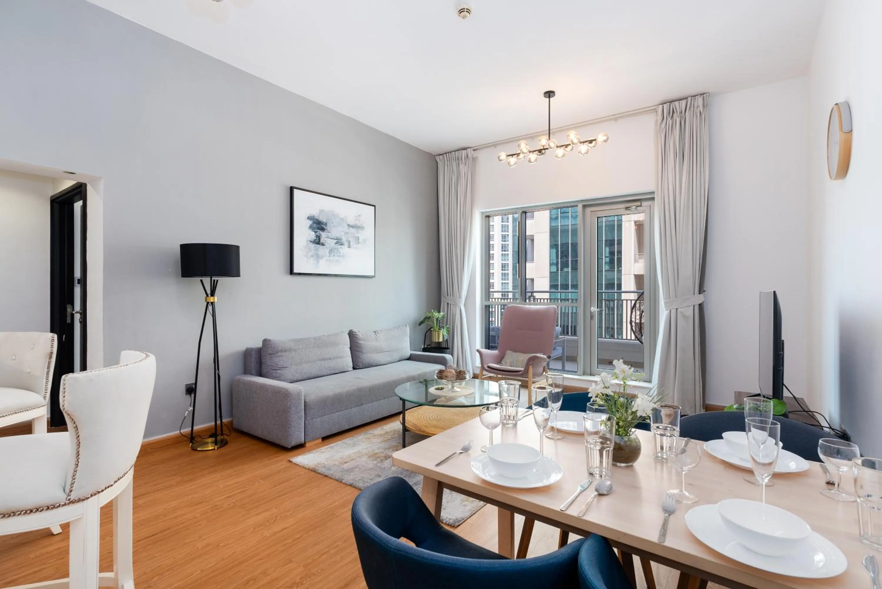 White Sage - Fountain View Stylish Apt With Spacious Terrace