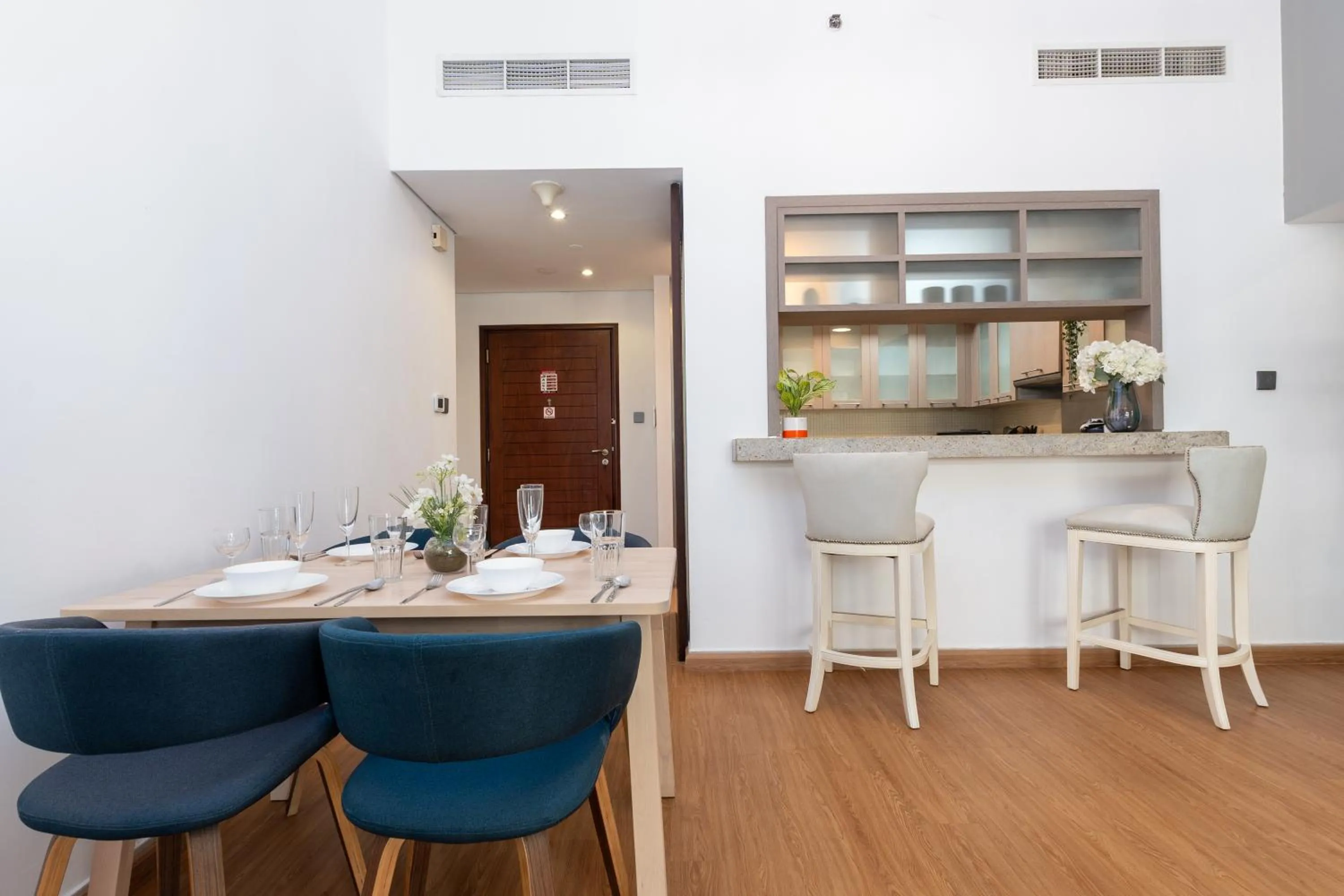 White Sage - Fountain View Stylish Apt With Spacious Terrace