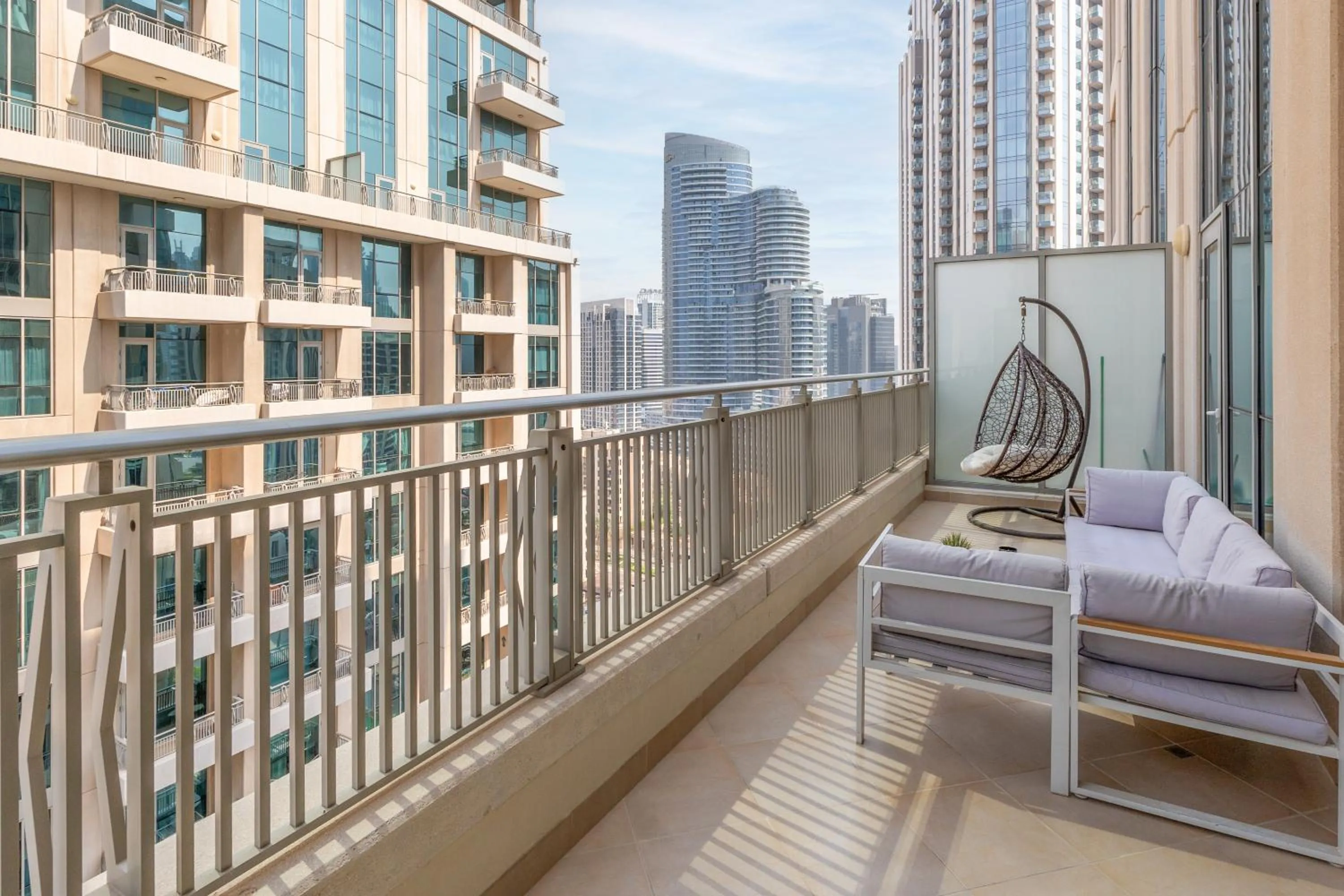 White Sage - Fountain View Stylish Apt With Spacious Terrace