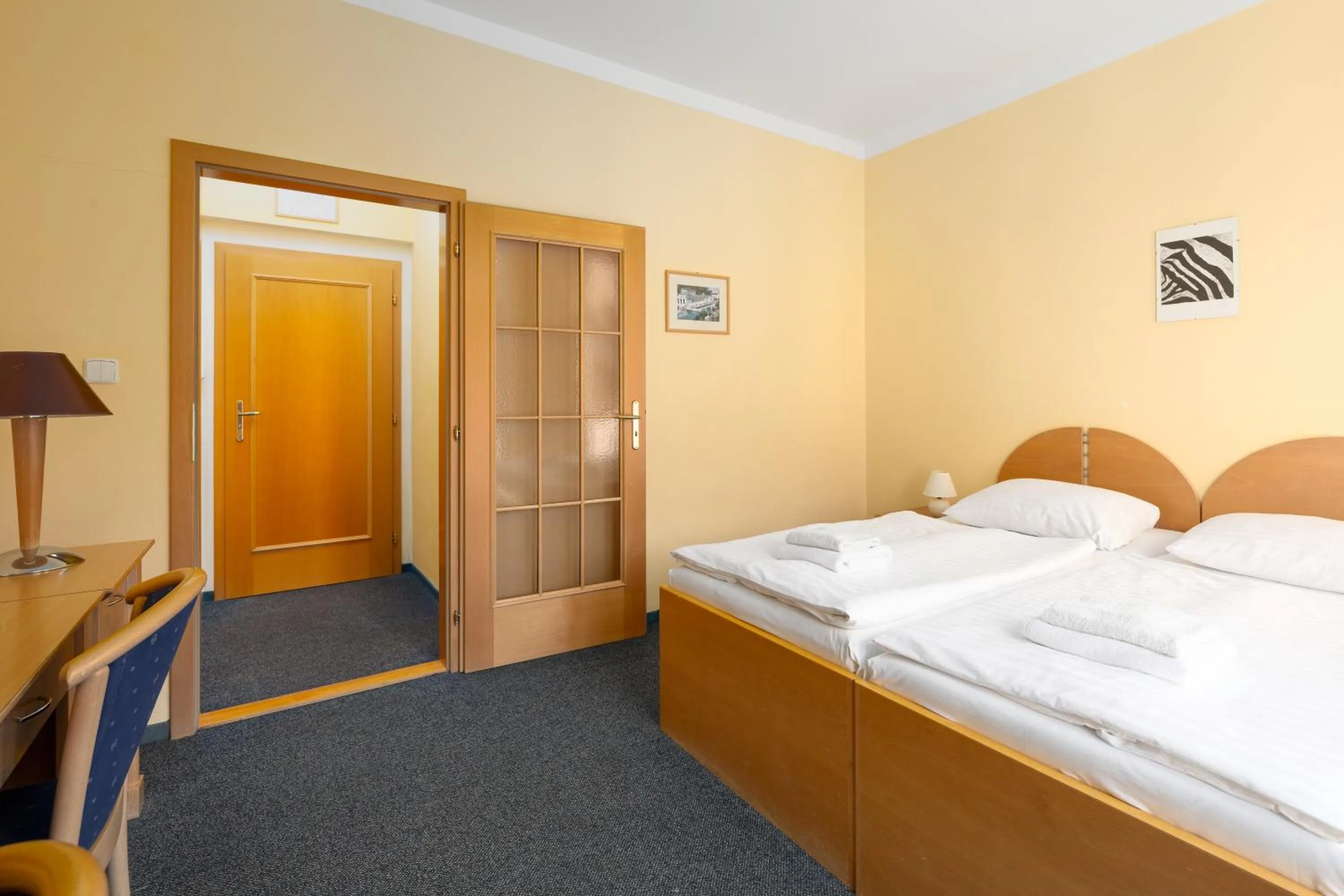 Area and facilities, Bed in Wellness Hotel Jean De Carro