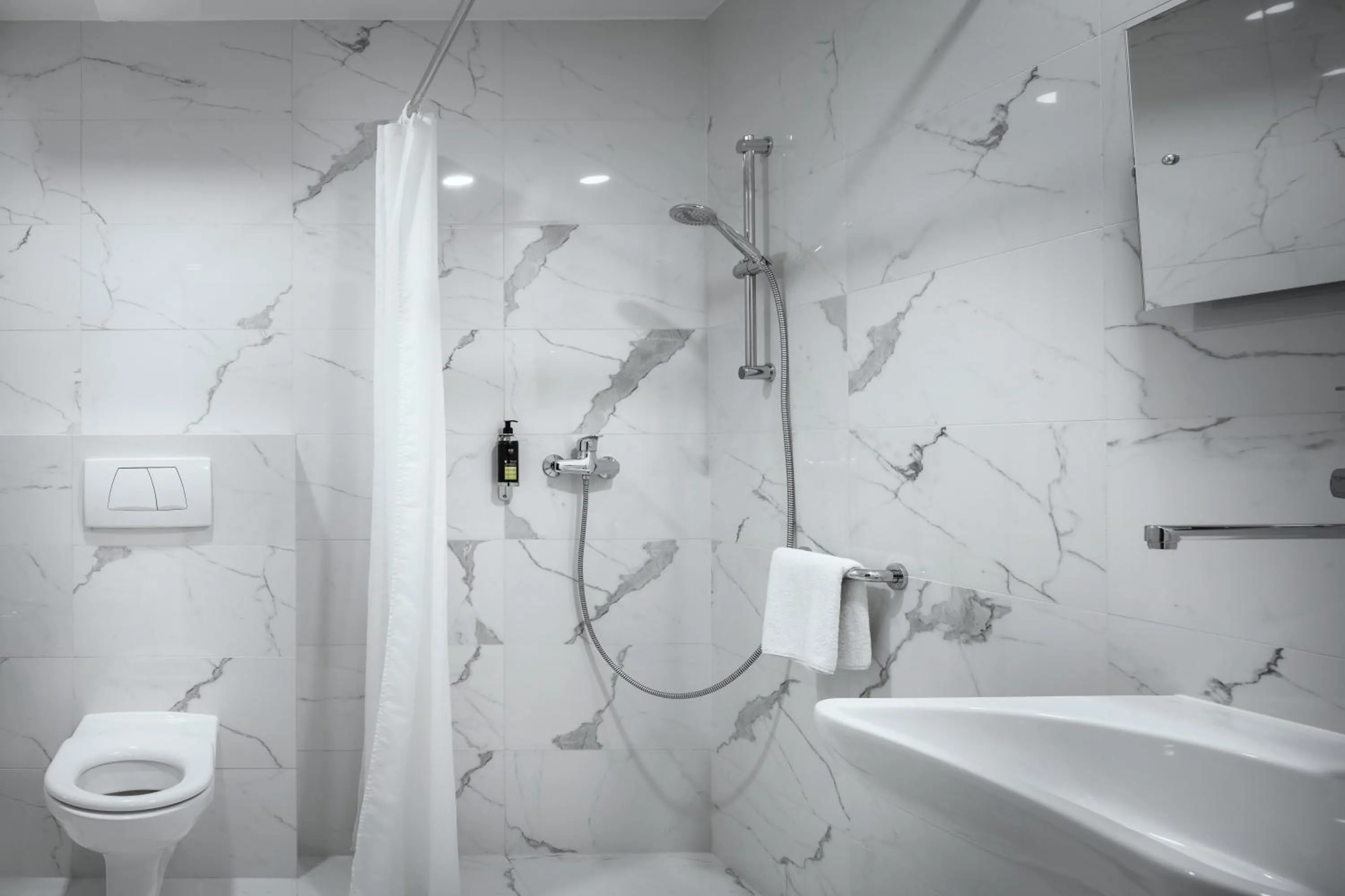 Bathroom in Astoria Hotel